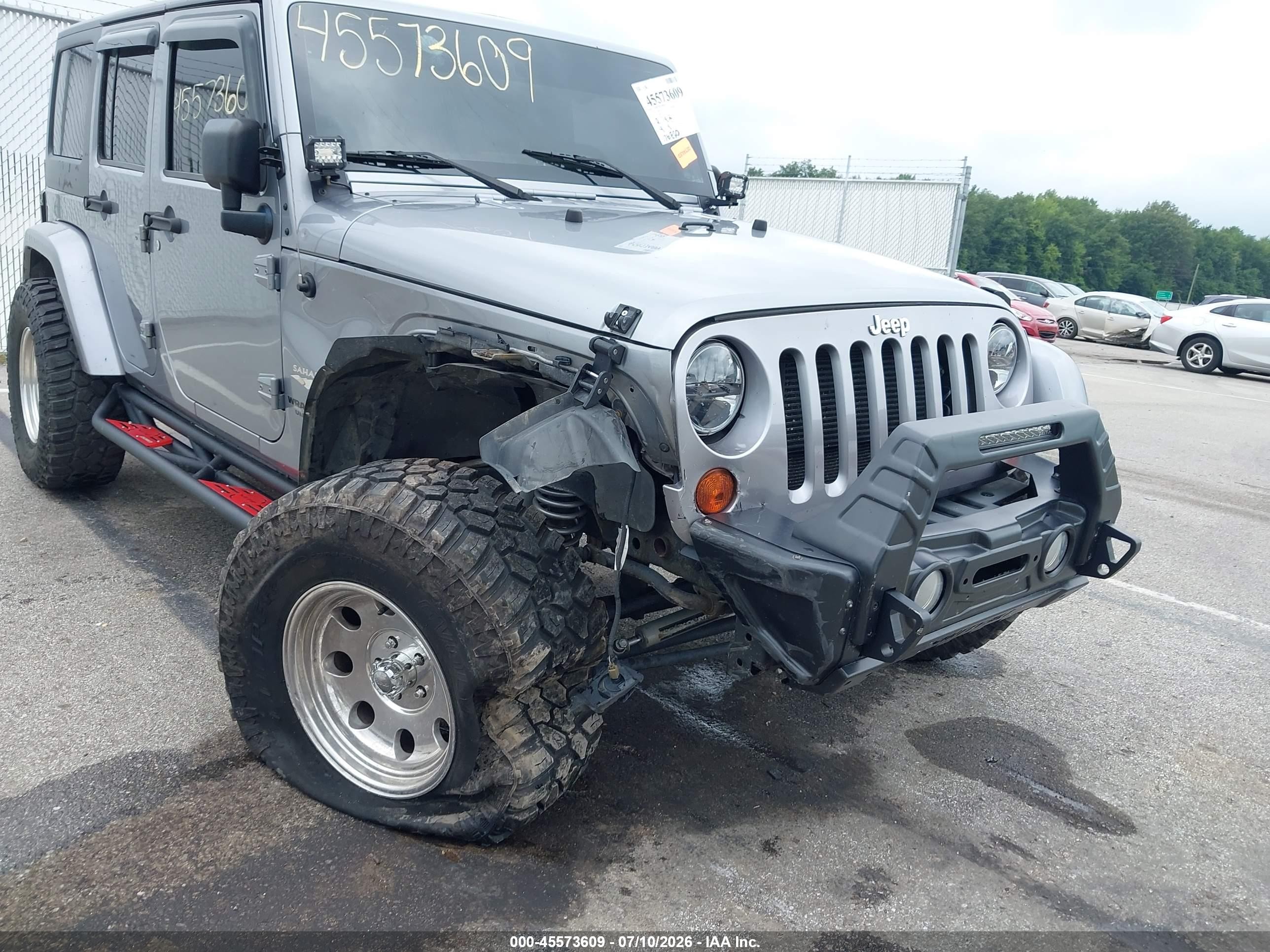2013 Jeep Wrangler Unlimited Sahara Silver vin: 1C4HJWEG8DL652152