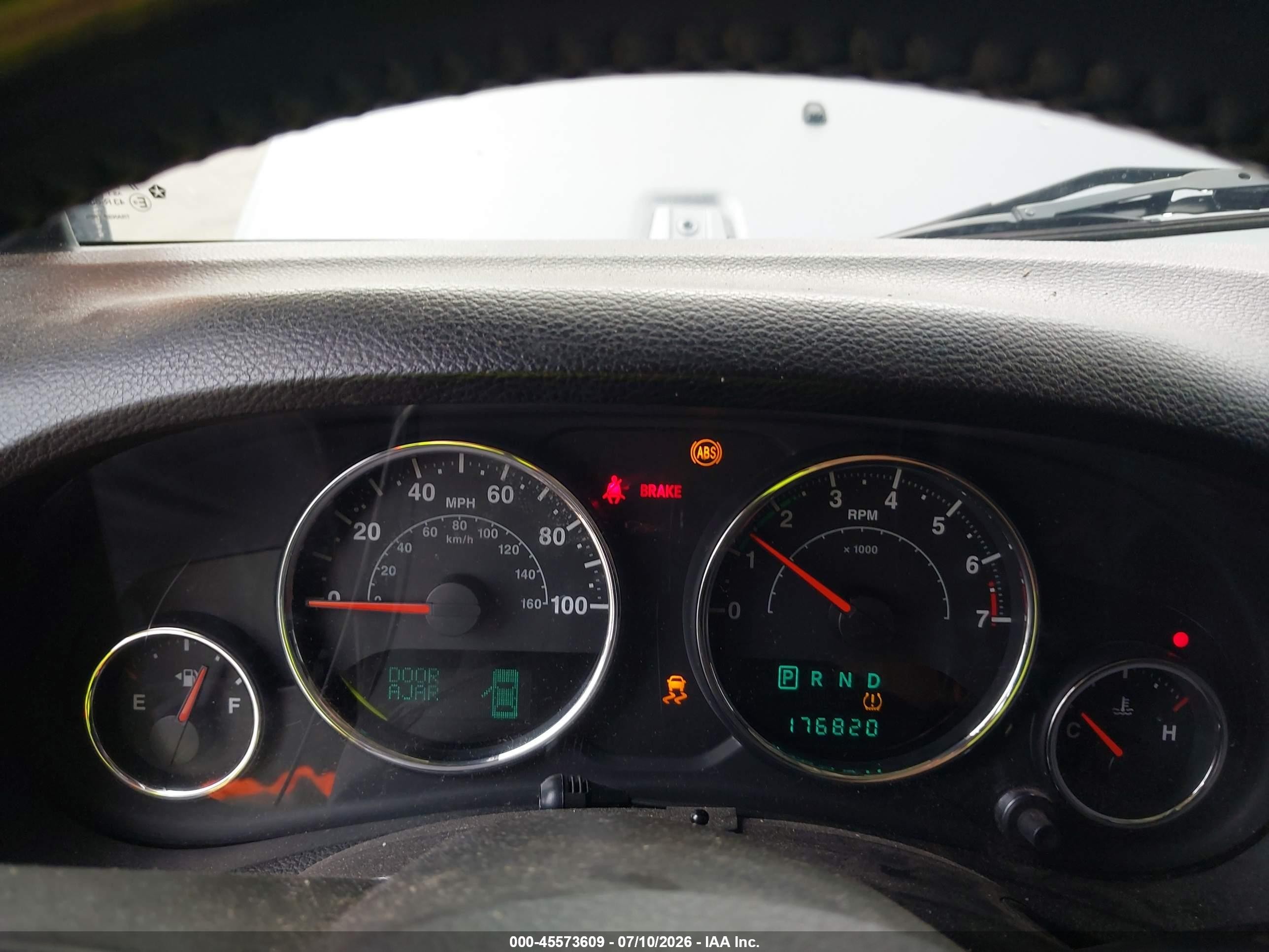 2013 Jeep Wrangler Unlimited Sahara Silver vin: 1C4HJWEG8DL652152