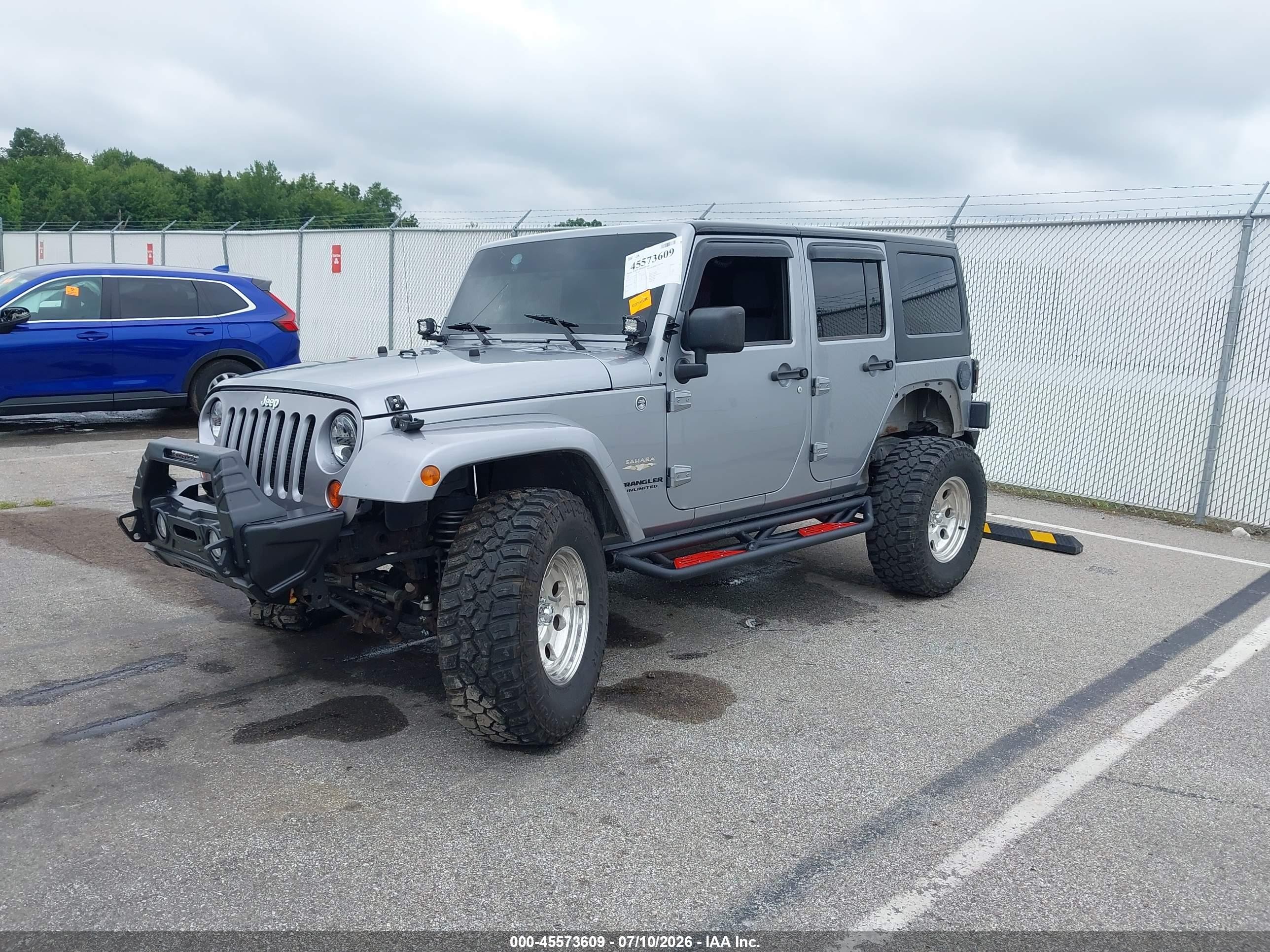 2013 Jeep Wrangler Unlimited Sahara Silver vin: 1C4HJWEG8DL652152