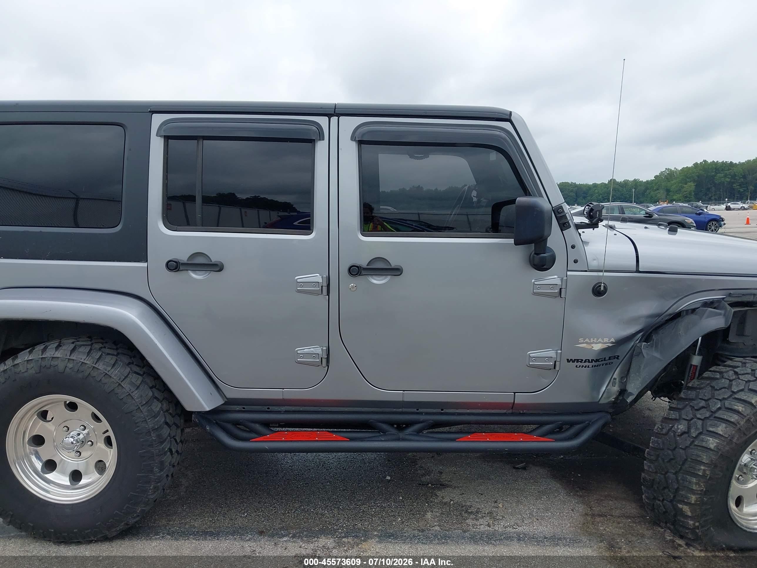 2013 Jeep Wrangler Unlimited Sahara Silver vin: 1C4HJWEG8DL652152
