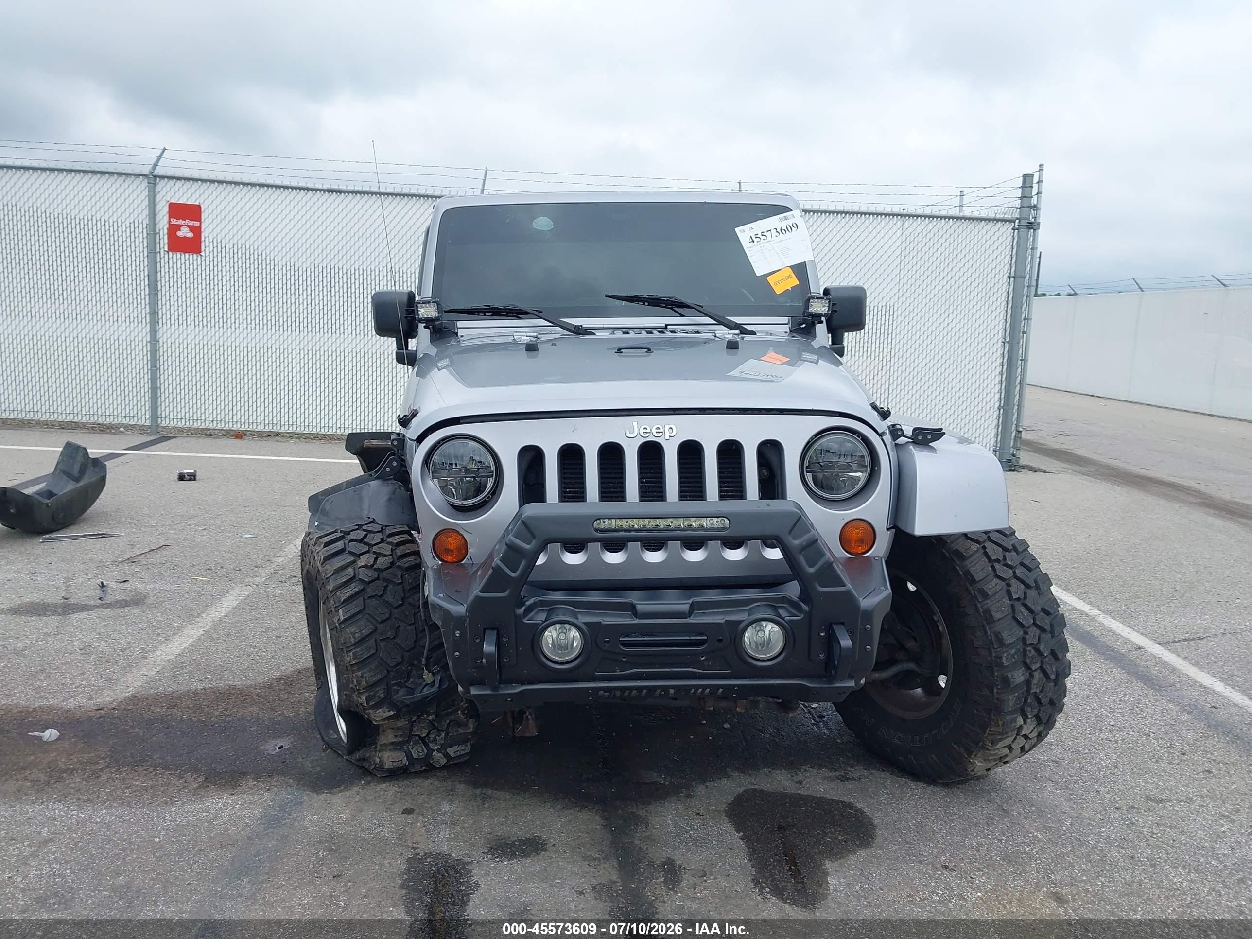 2013 Jeep Wrangler Unlimited Sahara Silver vin: 1C4HJWEG8DL652152