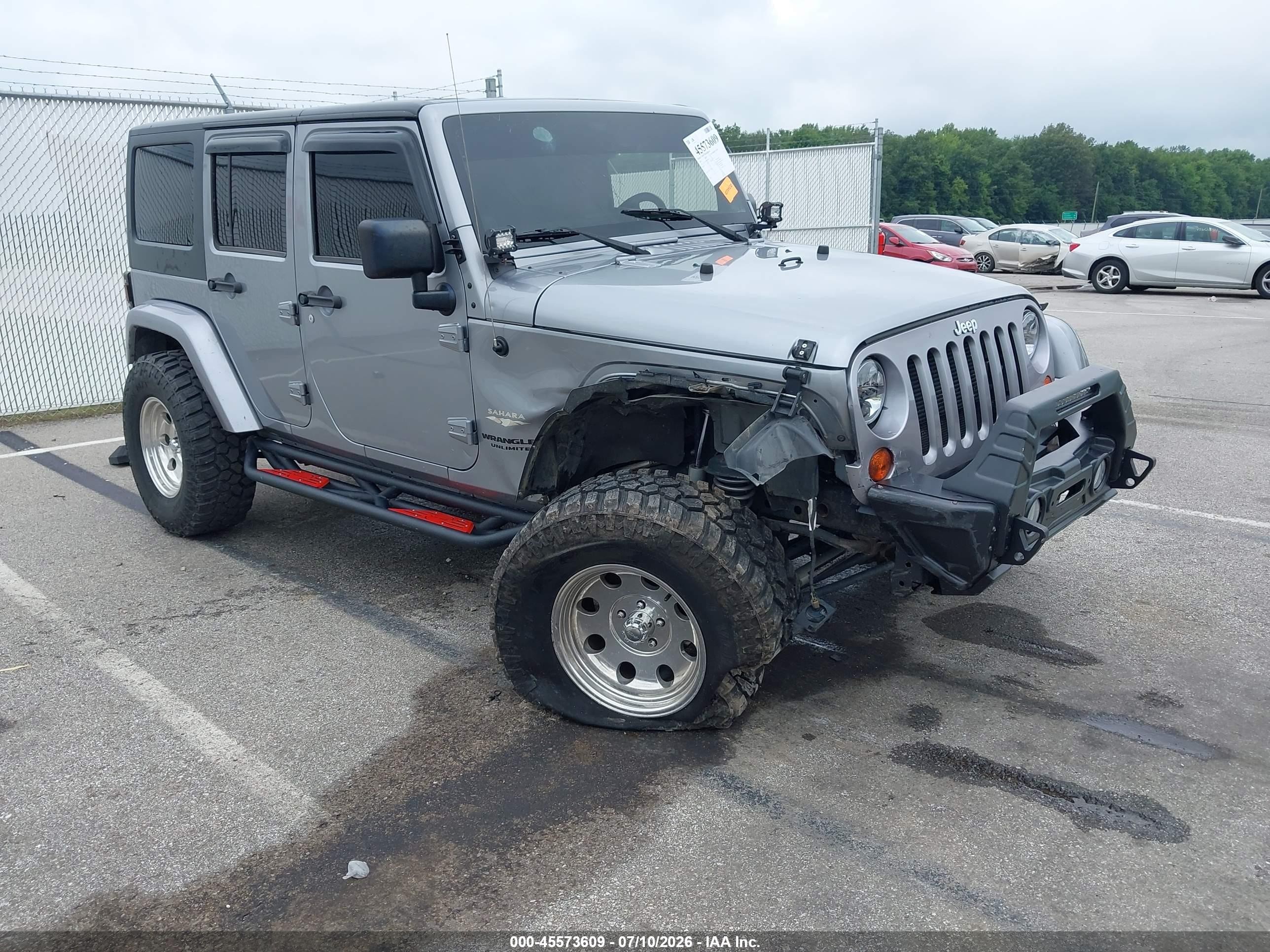 2013 Jeep Wrangler Unlimited Sahara Silver vin: 1C4HJWEG8DL652152