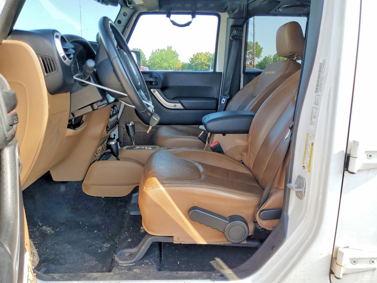 2014 Jeep Wrangler Unlimited Sahara White vin: 1C4HJWEG8EL103262