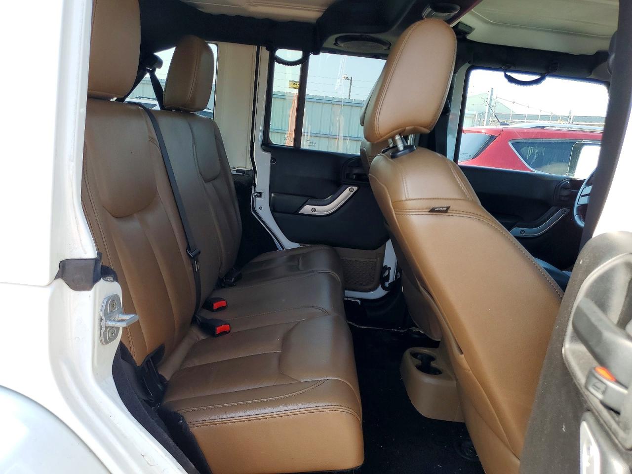 2014 Jeep Wrangler Unlimited Sahara White vin: 1C4HJWEG8EL103262
