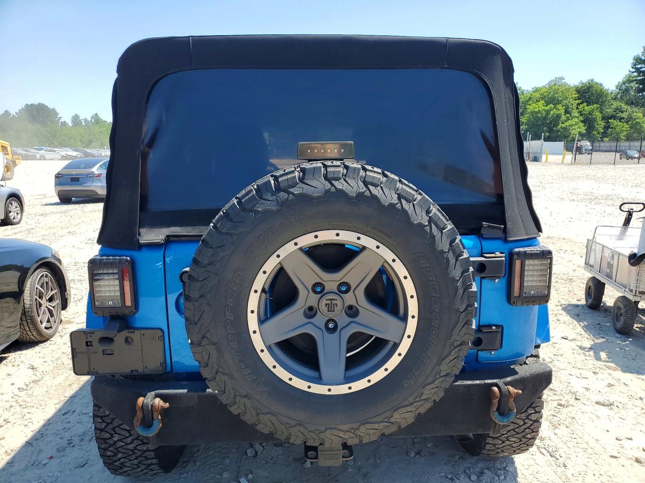 2015 Jeep Wrangler Unlimited Sahara Blue vin: 1C4HJWEG8FL596040