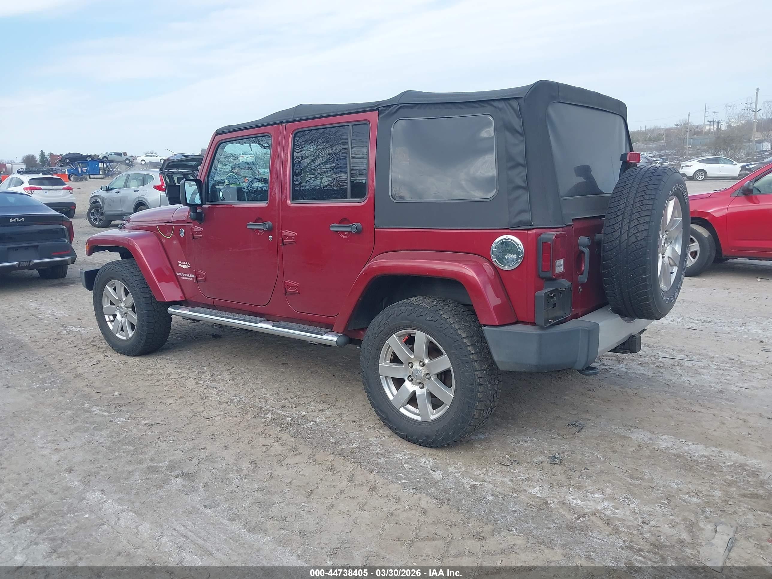 2012 Jeep Wrangler Unlimited Sahara Burgundy vin: 1C4HJWEG9CL238487