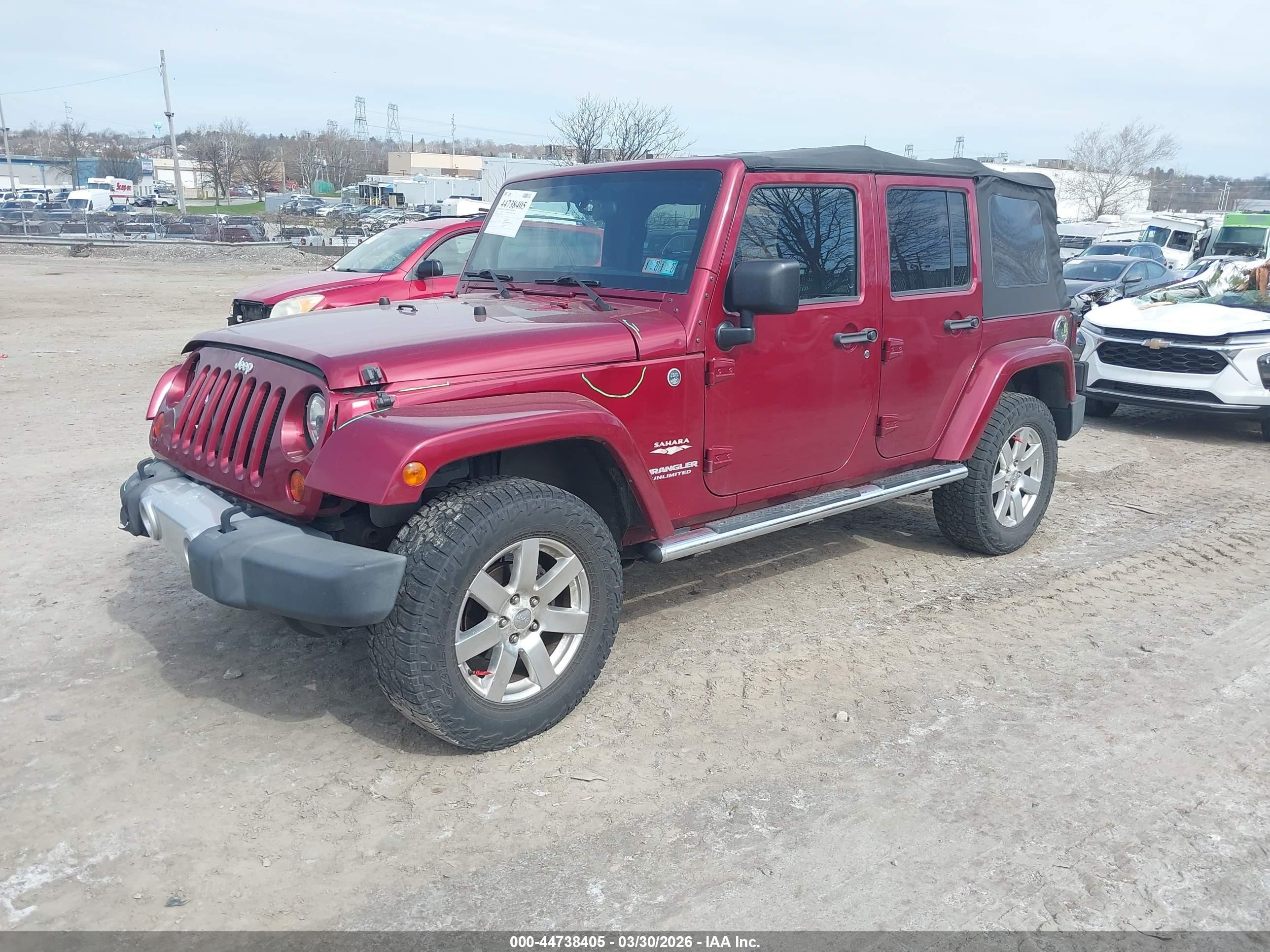 2012 Jeep Wrangler Unlimited Sahara Burgundy vin: 1C4HJWEG9CL238487