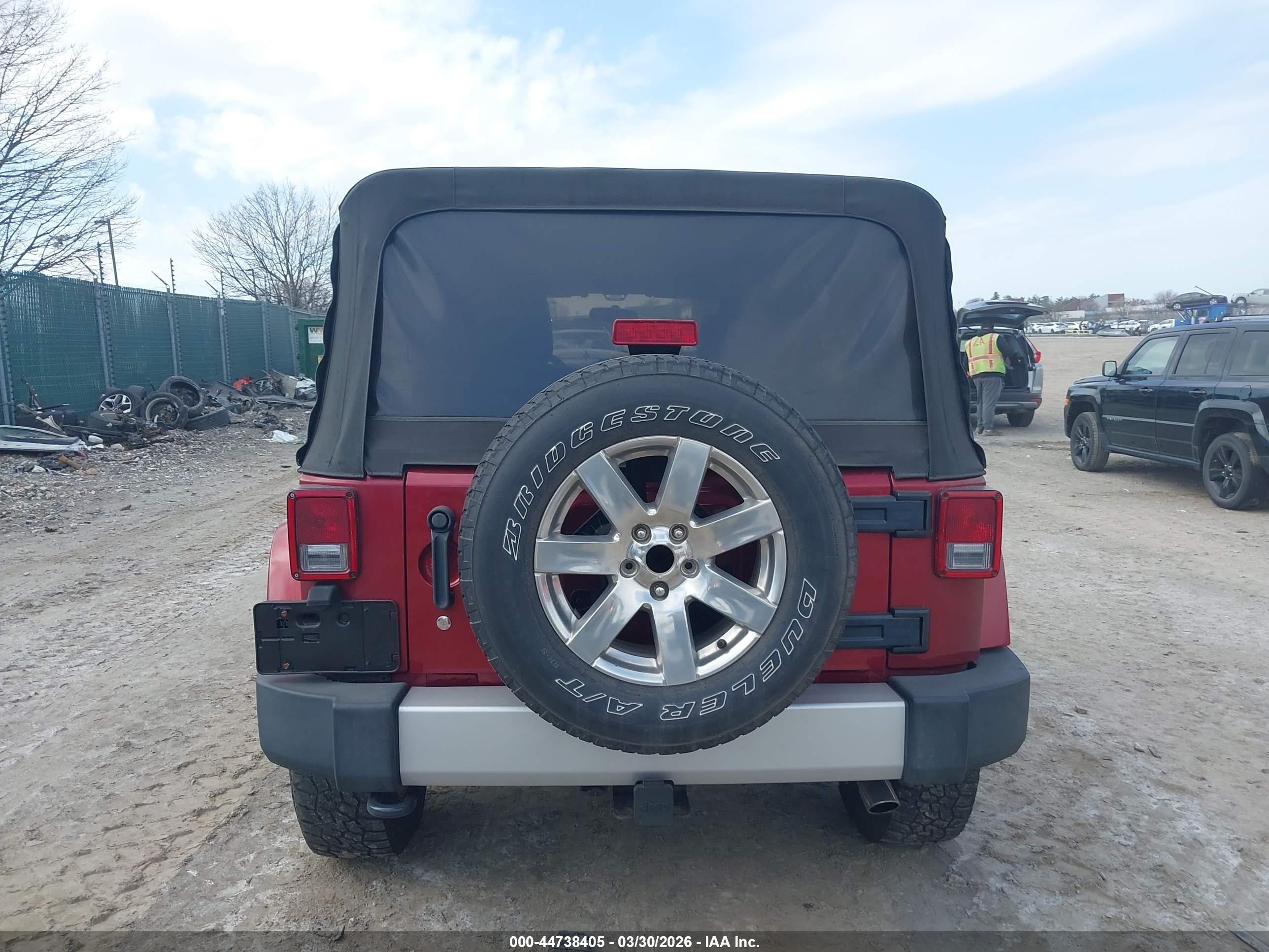 2012 Jeep Wrangler Unlimited Sahara Burgundy vin: 1C4HJWEG9CL238487
