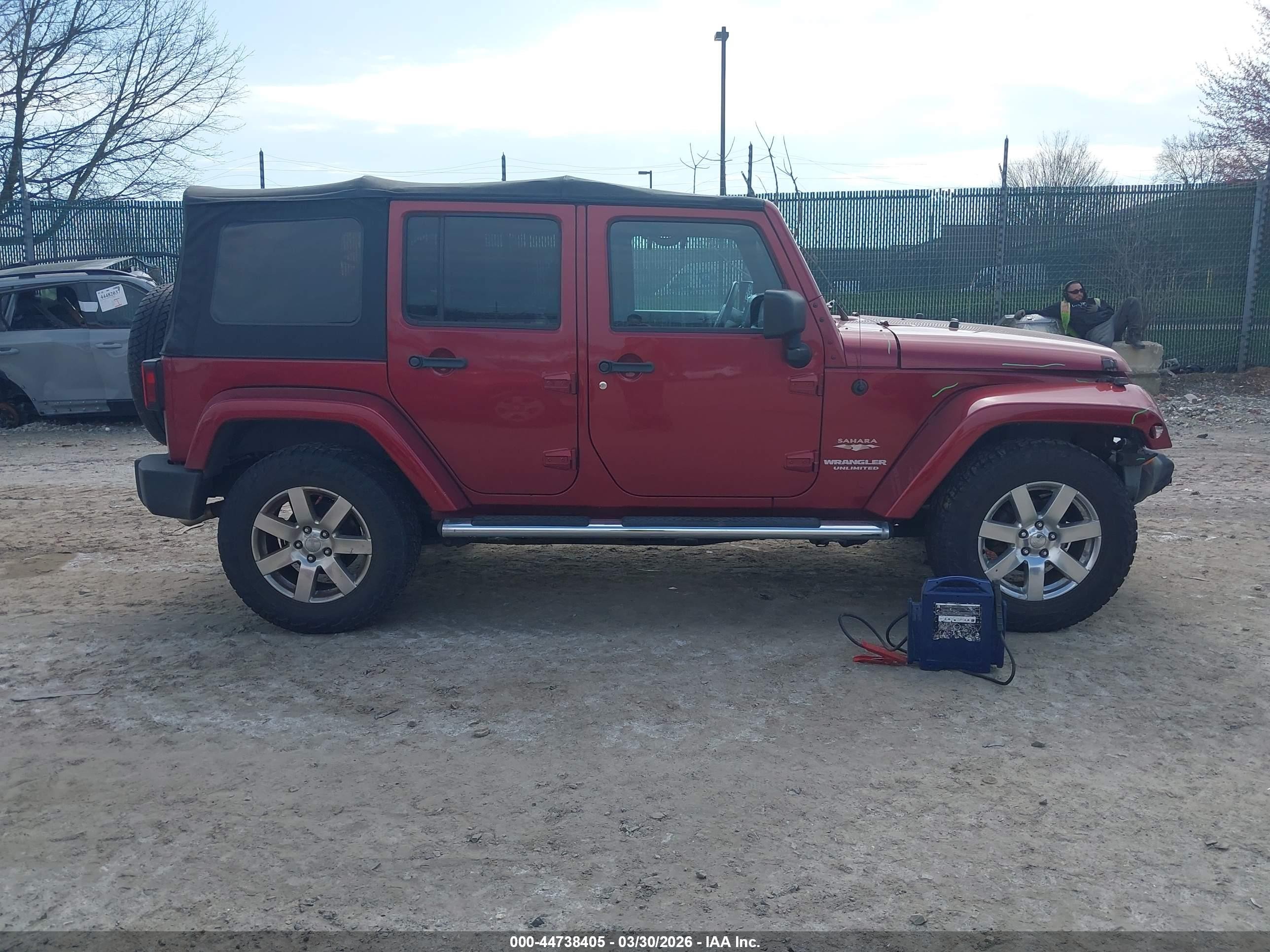 2012 Jeep Wrangler Unlimited Sahara Burgundy vin: 1C4HJWEG9CL238487