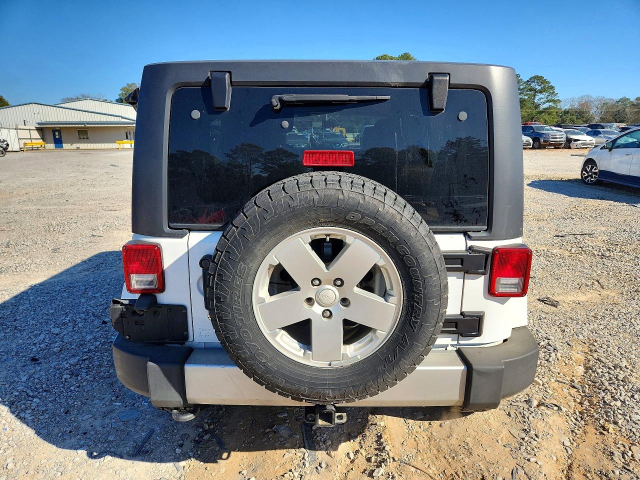 2012 Jeep Wrangler Unlimited Sahara White vin: 1C4HJWEG9CL279685