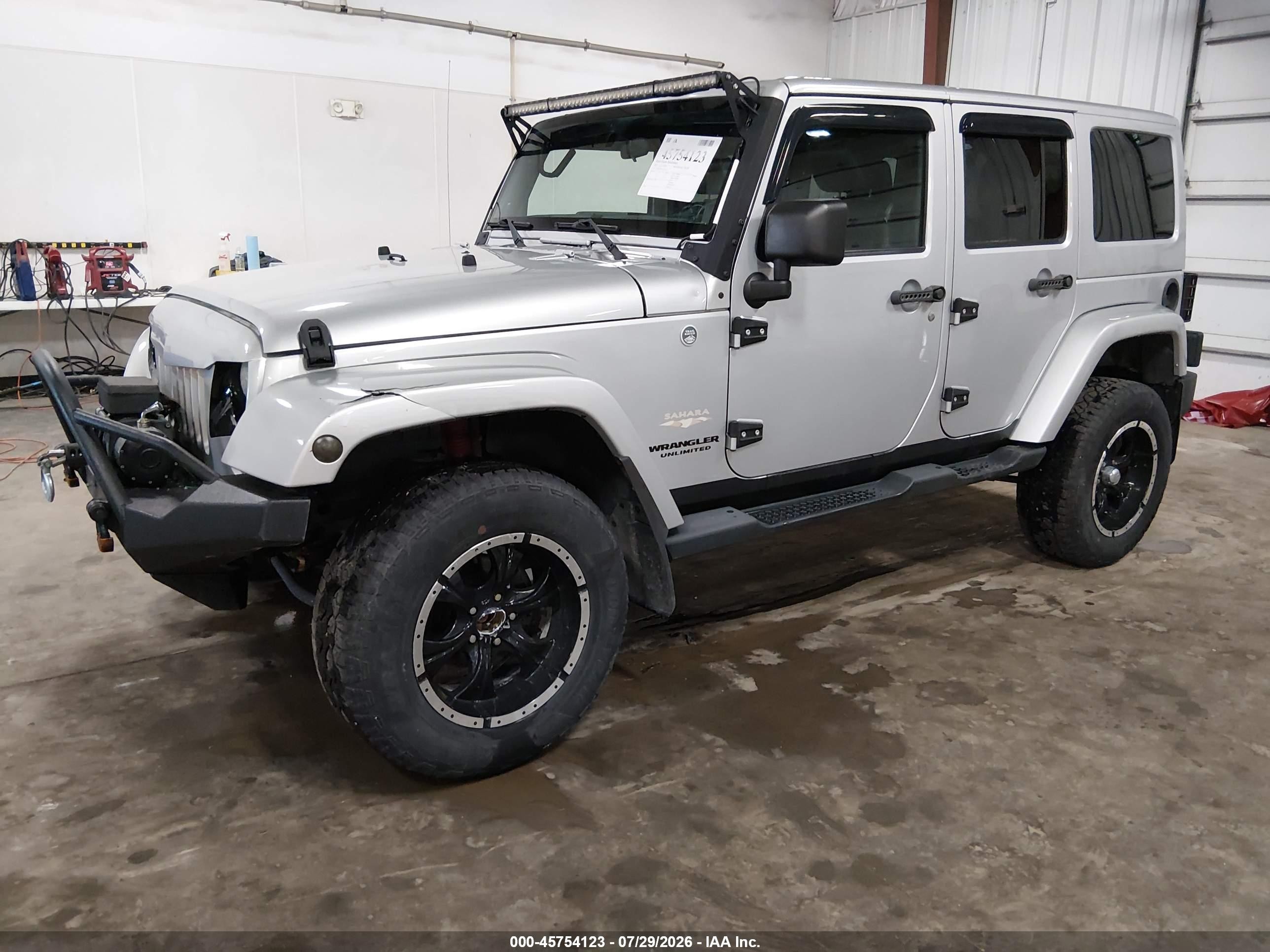 2012 Jeep Wrangler Unlimited Sahara Silver vin: 1C4HJWEGXCL196119