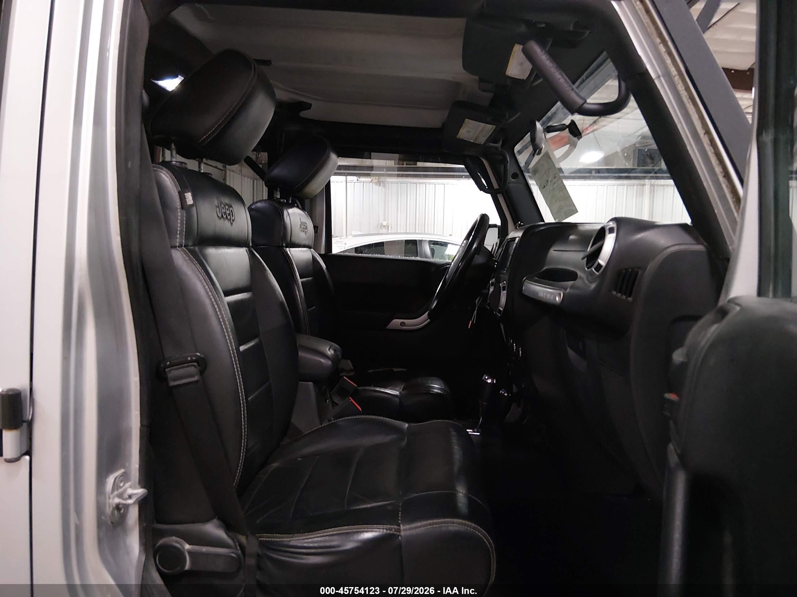 2012 Jeep Wrangler Unlimited Sahara Silver vin: 1C4HJWEGXCL196119