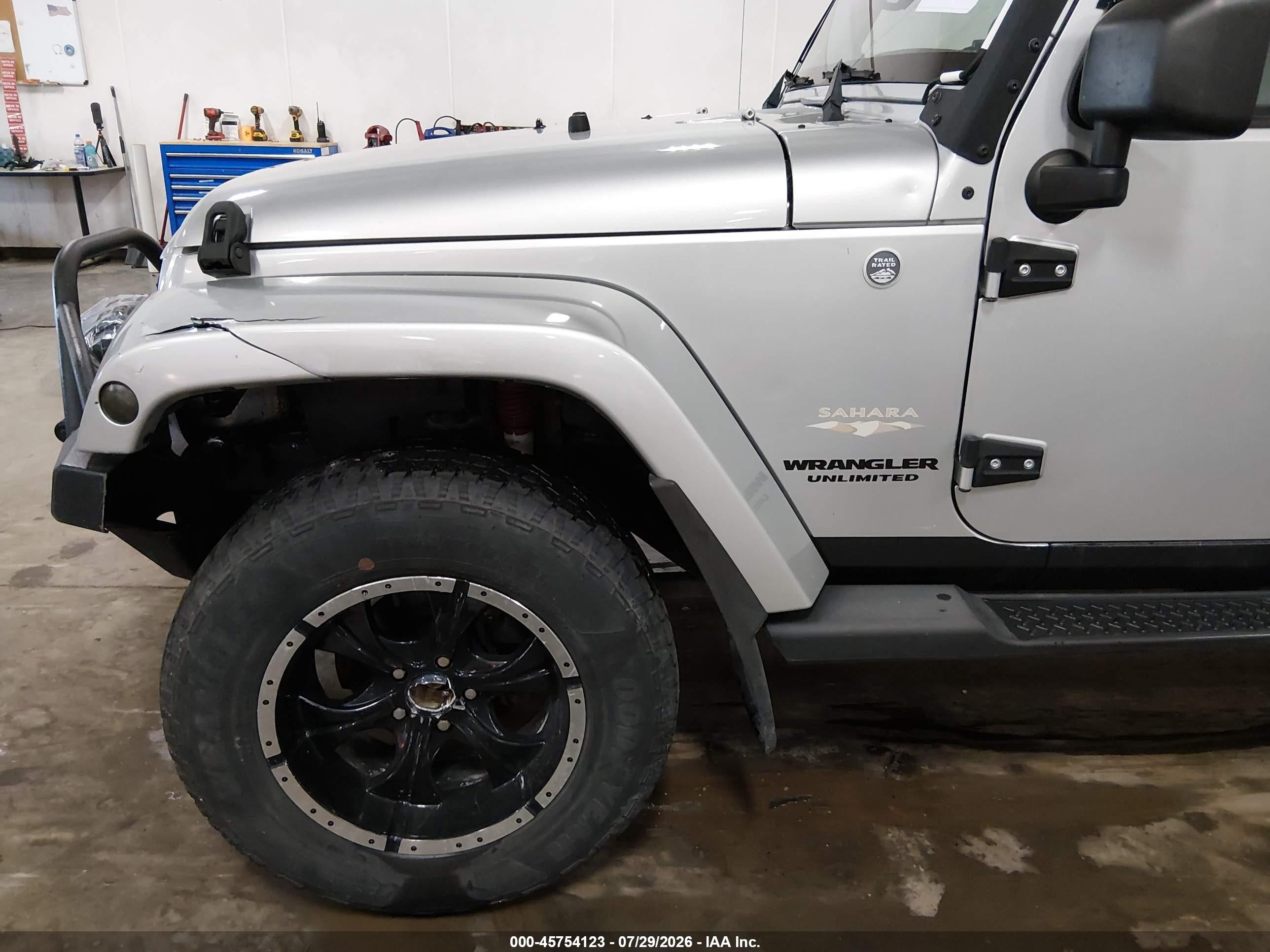 2012 Jeep Wrangler Unlimited Sahara Silver vin: 1C4HJWEGXCL196119