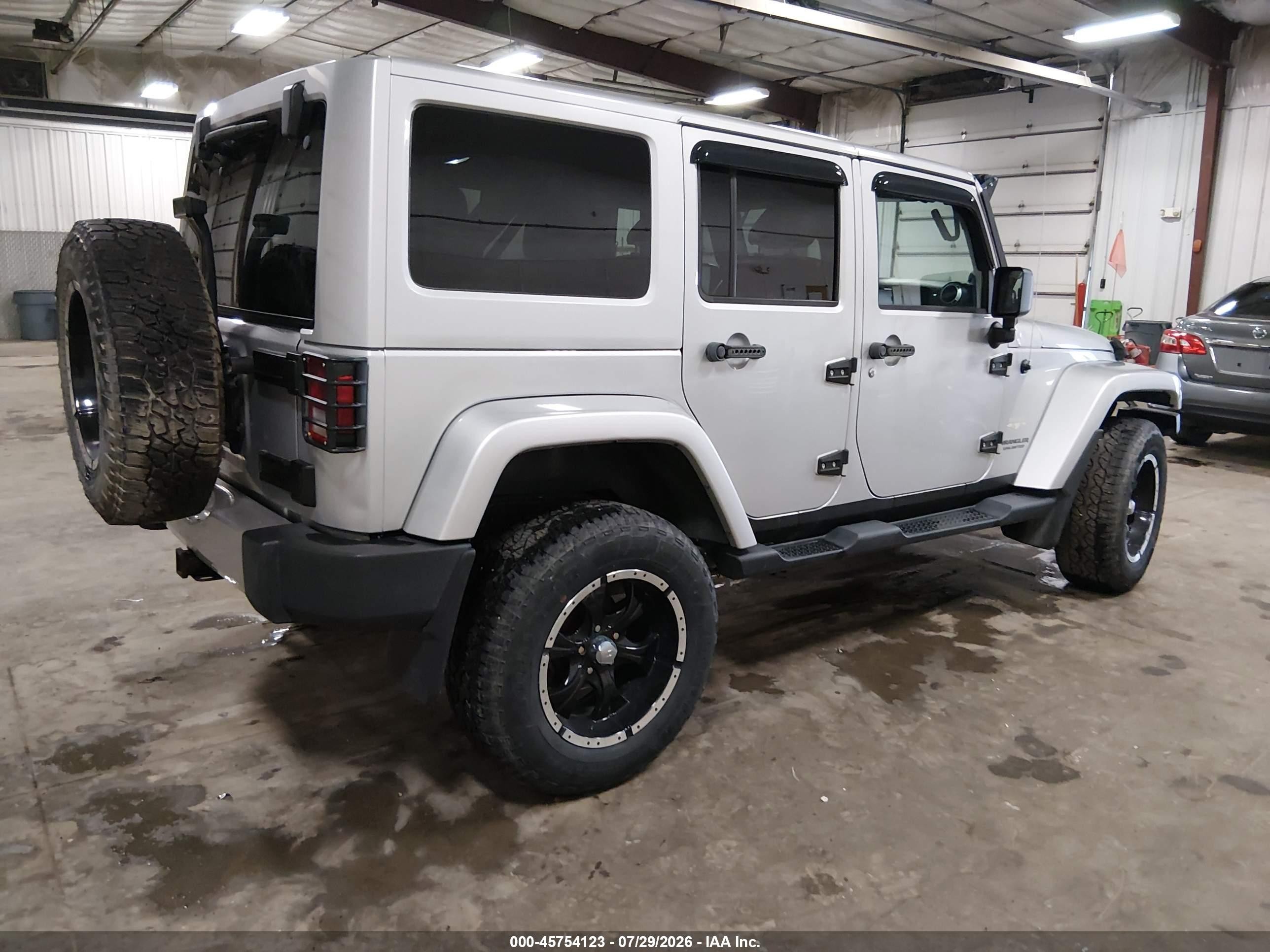 2012 Jeep Wrangler Unlimited Sahara Silver vin: 1C4HJWEGXCL196119