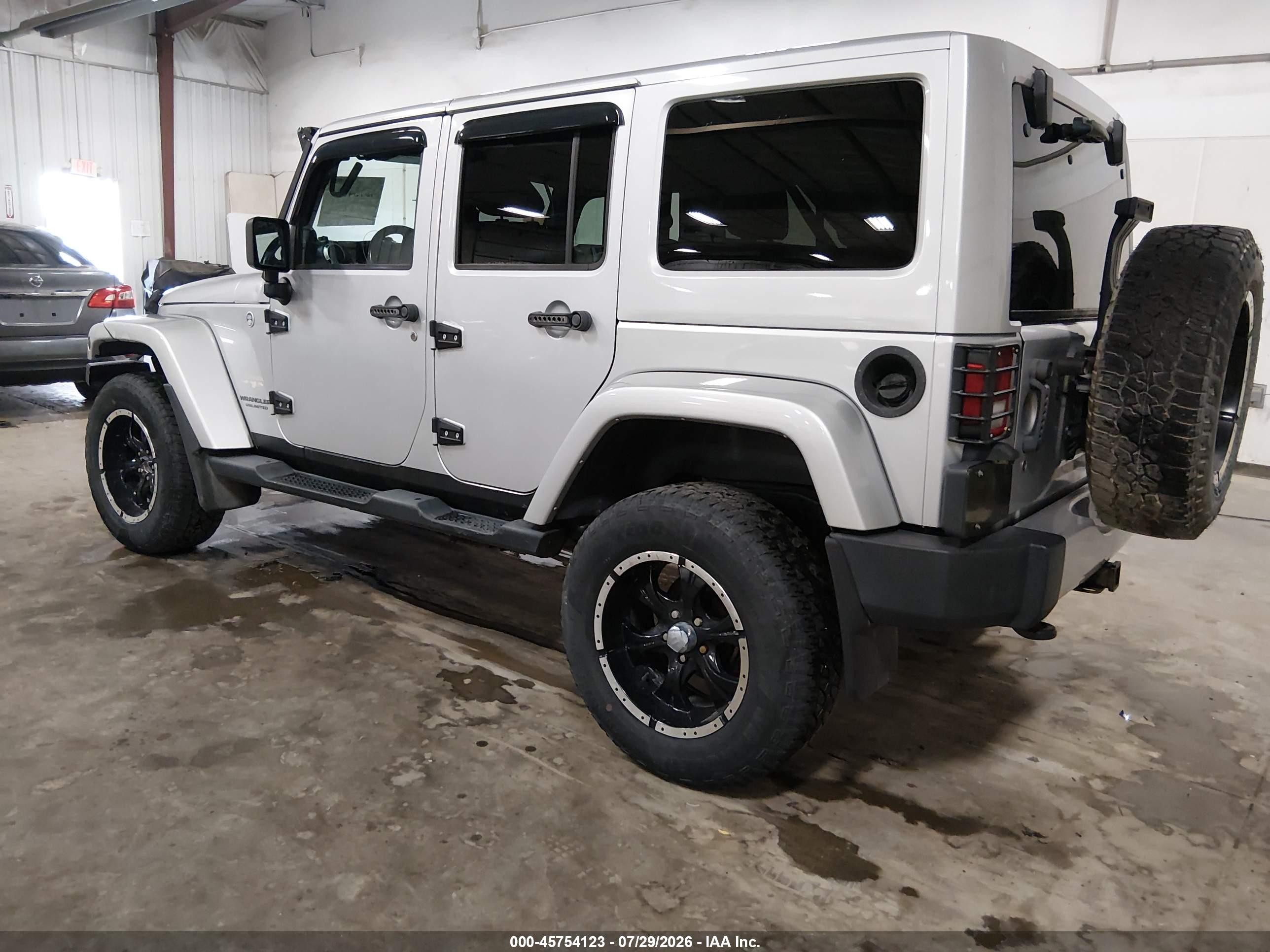 2012 Jeep Wrangler Unlimited Sahara Silver vin: 1C4HJWEGXCL196119
