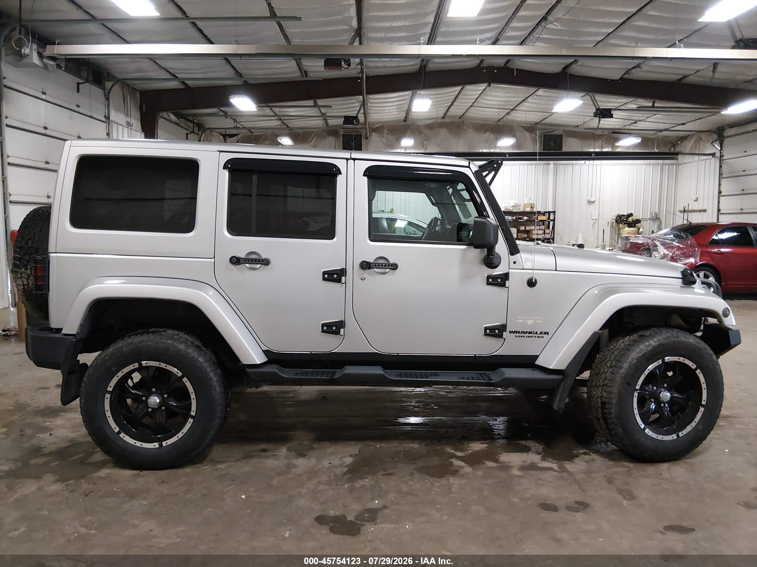 2012 Jeep Wrangler Unlimited Sahara Silver vin: 1C4HJWEGXCL196119