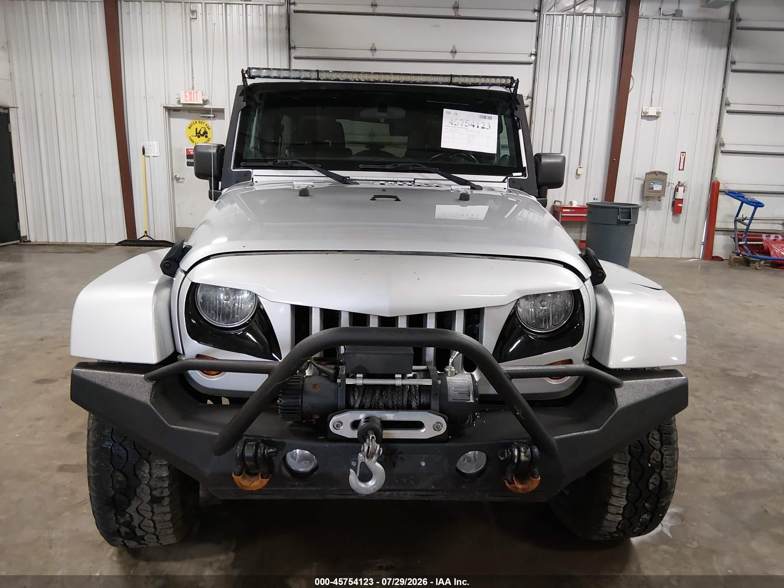 2012 Jeep Wrangler Unlimited Sahara Silver vin: 1C4HJWEGXCL196119