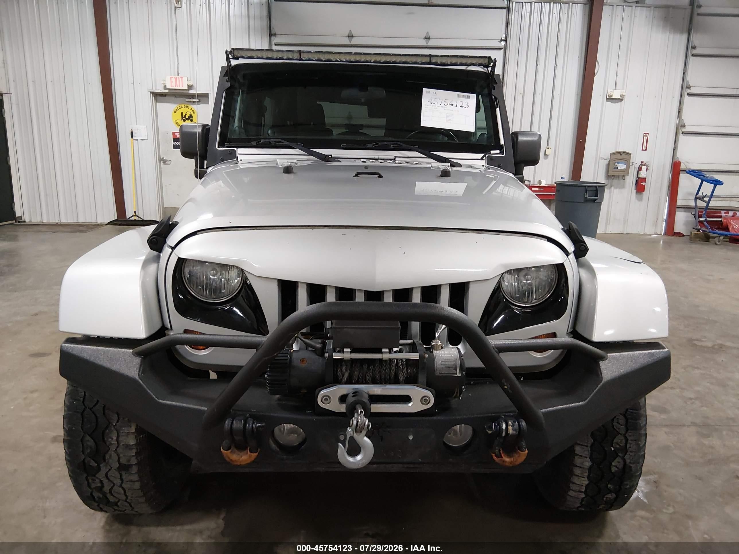 2012 Jeep Wrangler Unlimited Sahara Silver vin: 1C4HJWEGXCL196119