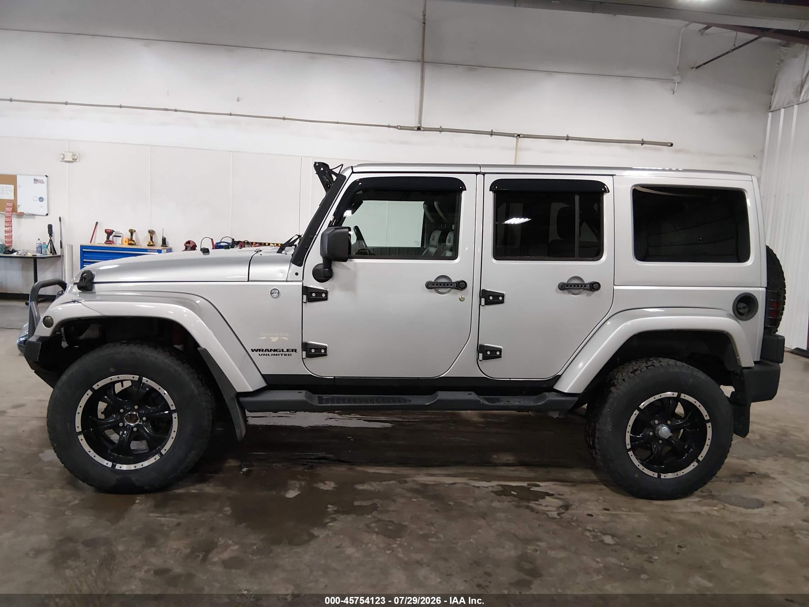 2012 Jeep Wrangler Unlimited Sahara Silver vin: 1C4HJWEGXCL196119