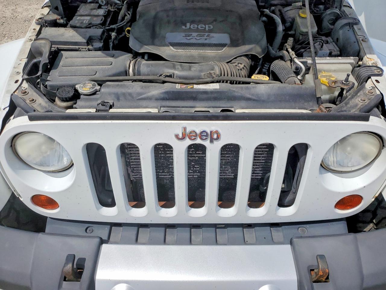 2013 Jeep Wrangler Unlimited Sahara White vin: 1C4HJWEGXDL510479