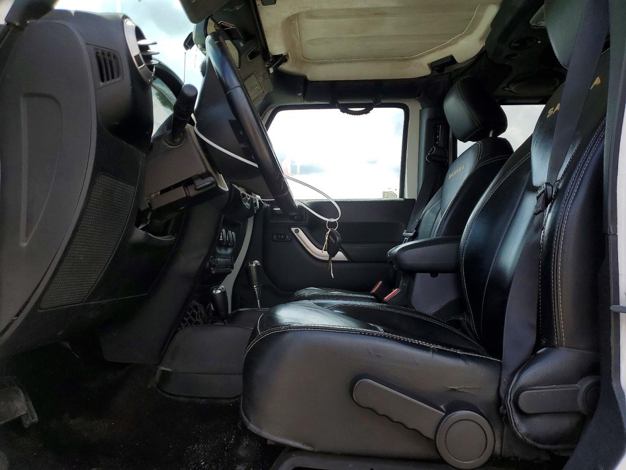 2013 Jeep Wrangler Unlimited Sahara White vin: 1C4HJWEGXDL510479
