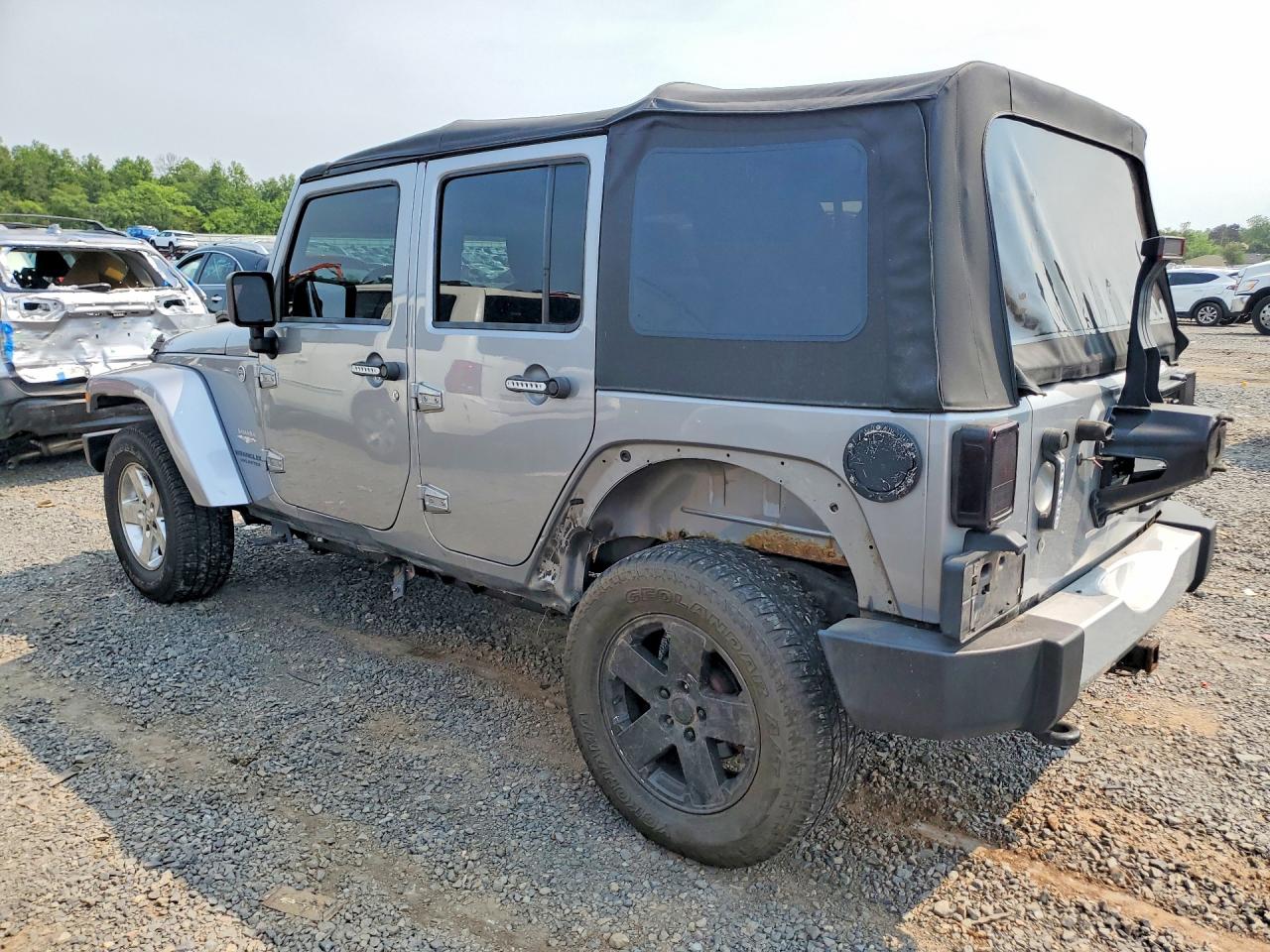 2013 Jeep Wrangler Unlimited Sahara Gray vin: 1C4HJWEGXDL600196