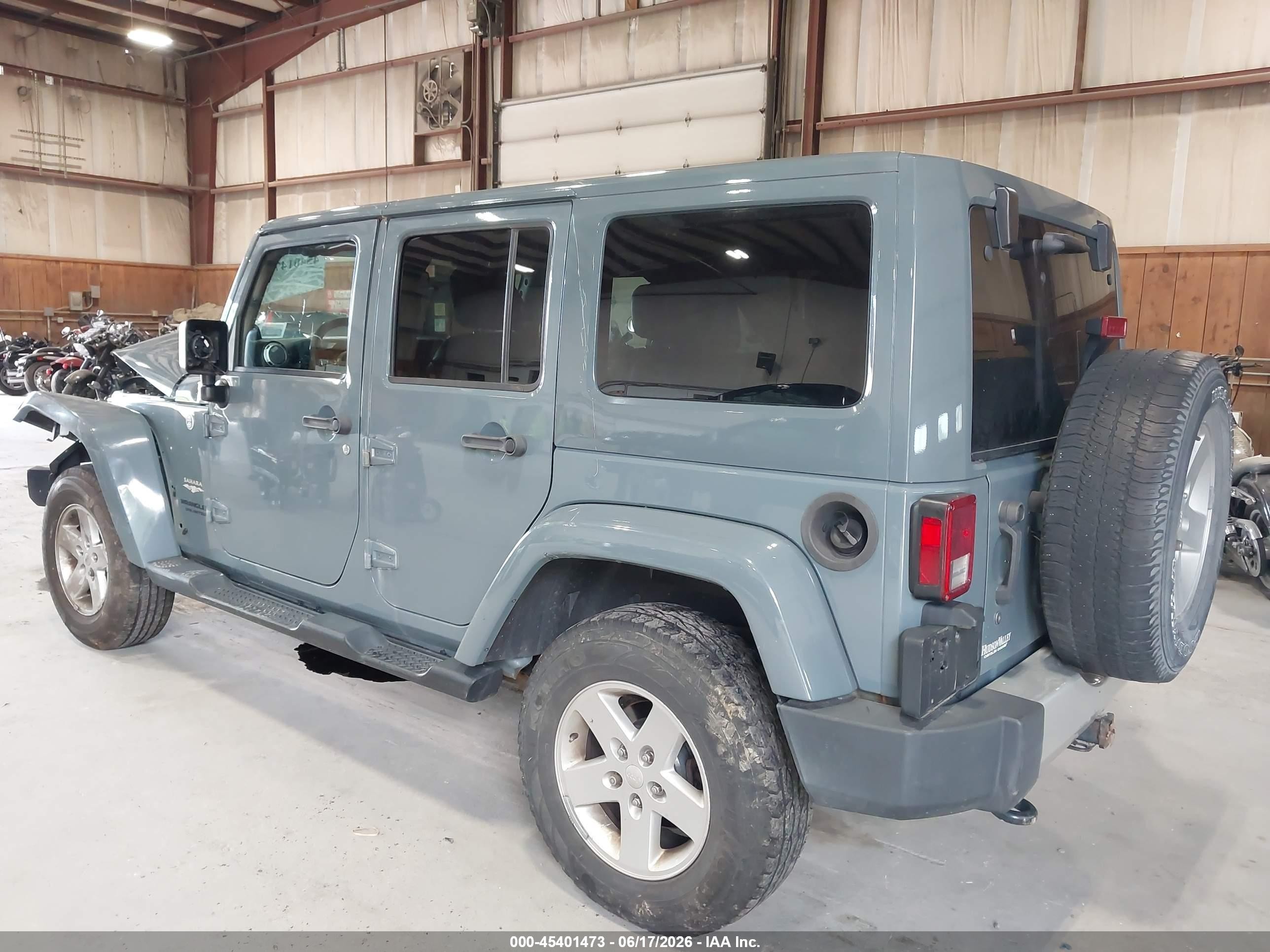 2014 Jeep Wrangler Unlimited Sahara Gray vin: 1C4HJWEGXEL110861