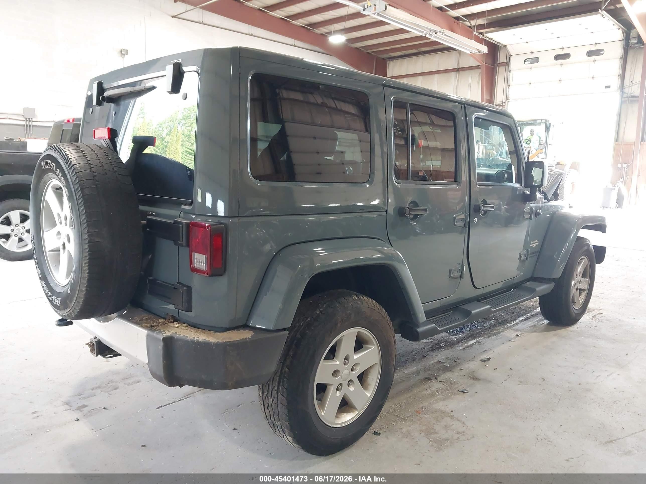2014 Jeep Wrangler Unlimited Sahara Gray vin: 1C4HJWEGXEL110861