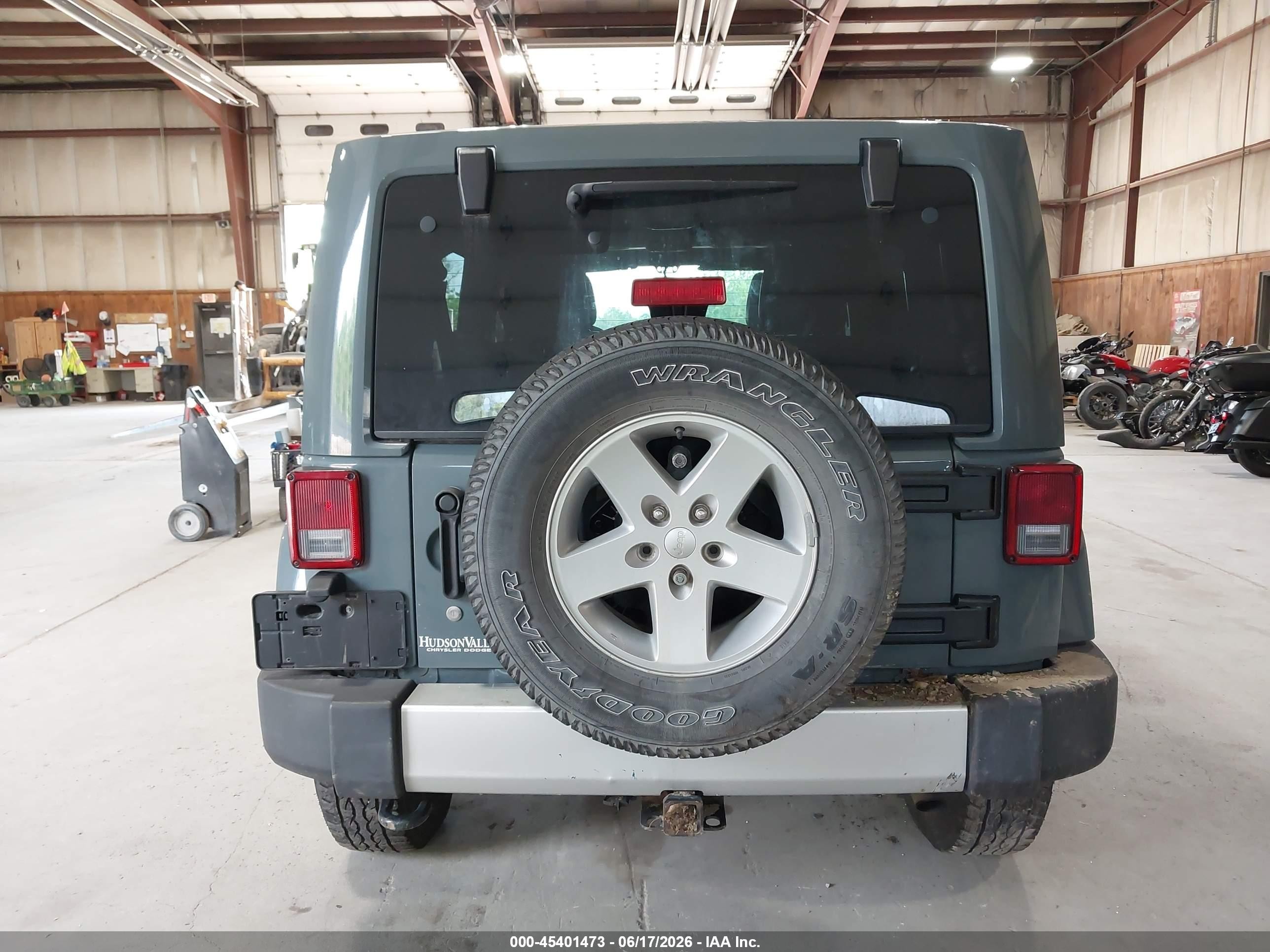 2014 Jeep Wrangler Unlimited Sahara Gray vin: 1C4HJWEGXEL110861