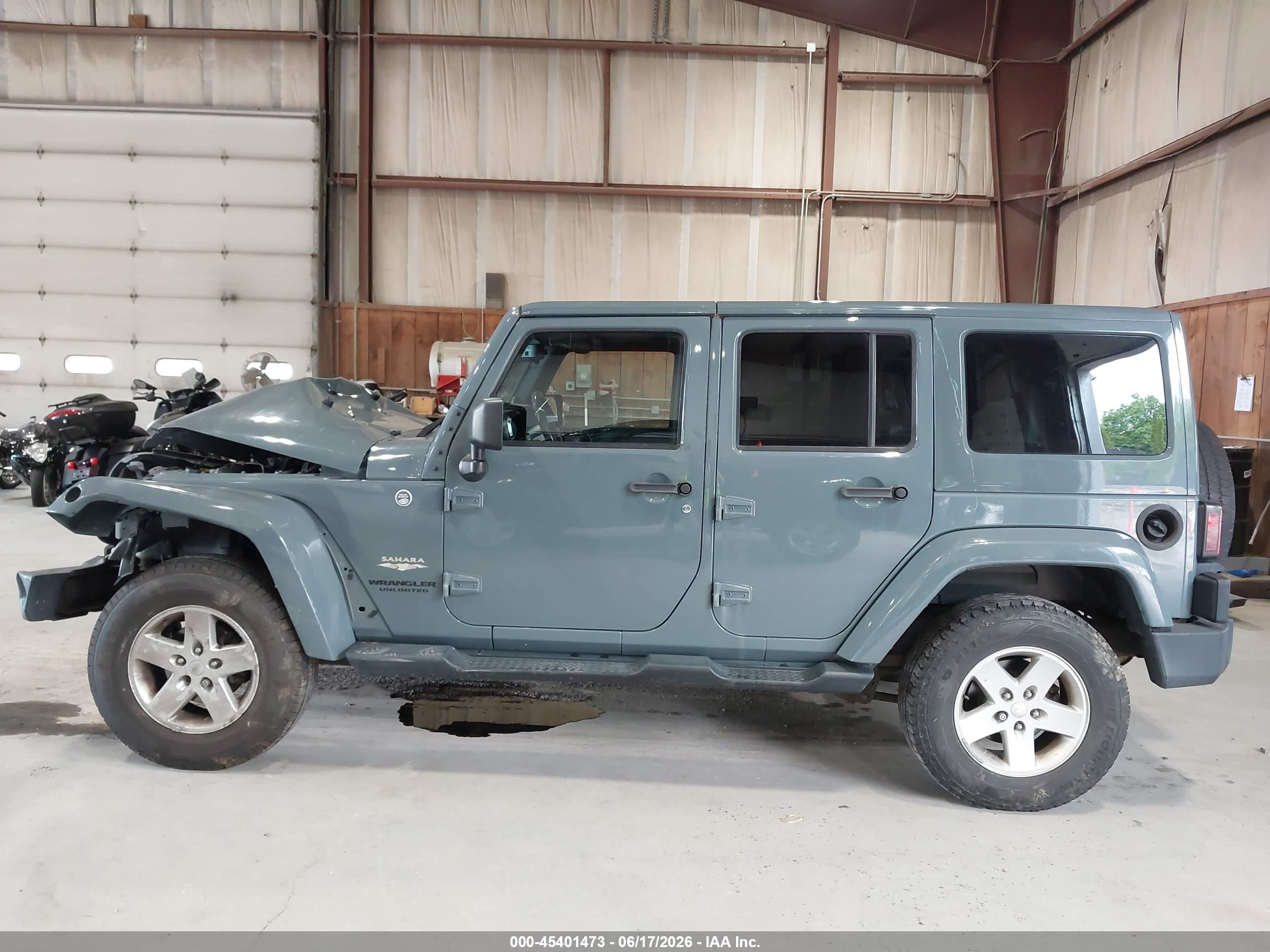 2014 Jeep Wrangler Unlimited Sahara Gray vin: 1C4HJWEGXEL110861