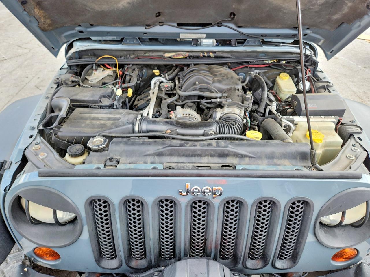 2013 Jeep Wrangler Unlimited Rubicon Gray vin: 1C4HJWFG0DL646988