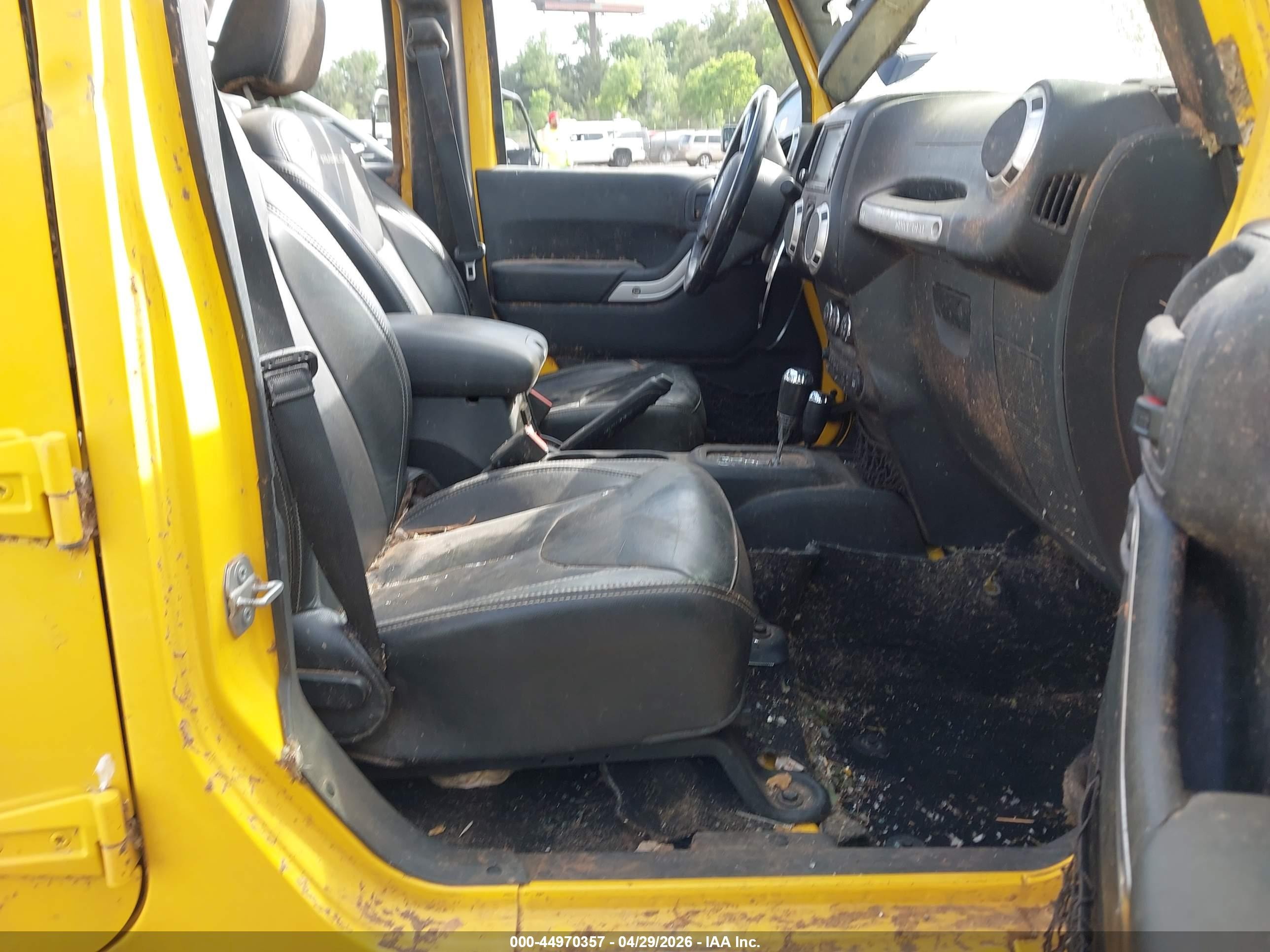 2015 Jeep Wrangler Unlimited Rubicon Yellow vin: 1C4HJWFG1FL667058