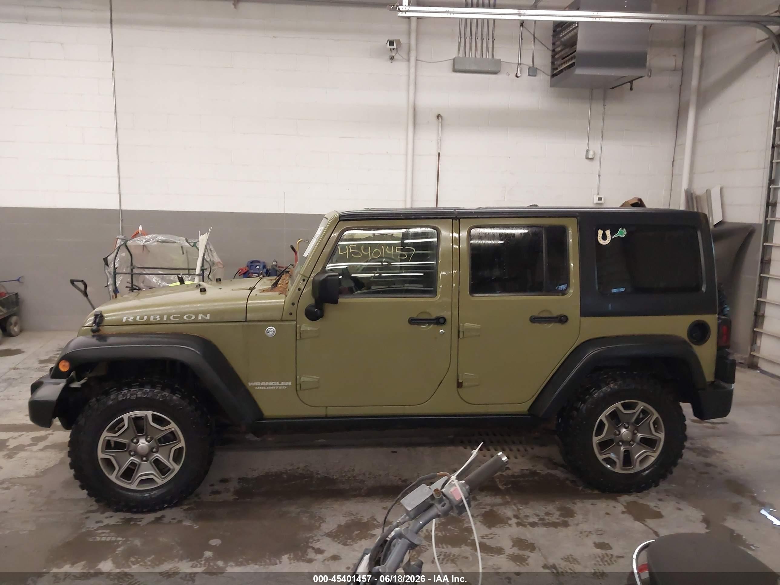 2013 Jeep Wrangler Unlimited Rubicon Зеленый vin: 1C4HJWFG2DL554362