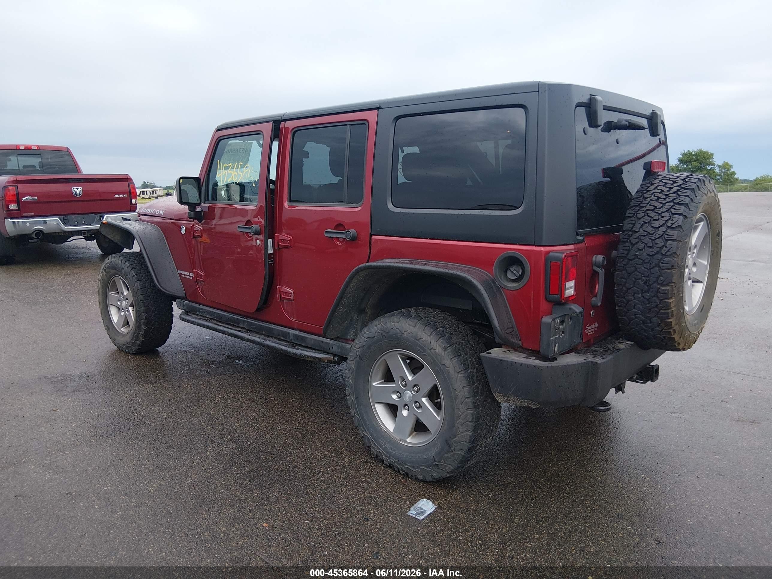 2012 Jeep Wrangler Unlimited Rubicon Burgundy vin: 1C4HJWFG4CL106851