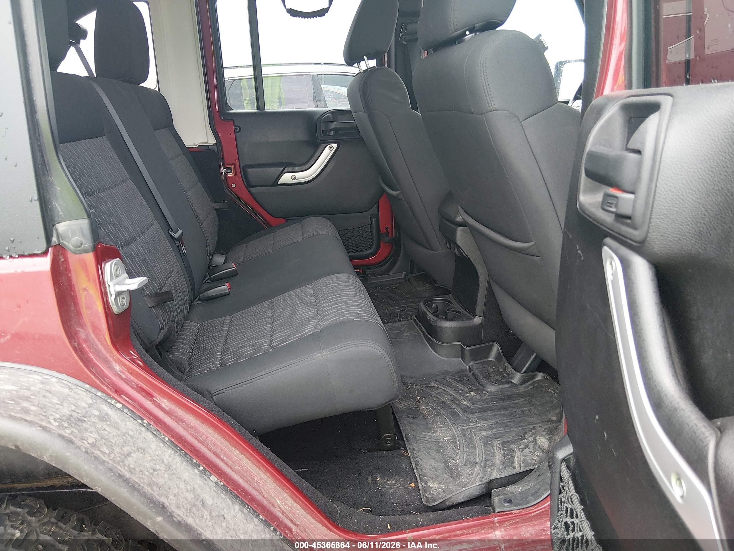 2012 Jeep Wrangler Unlimited Rubicon Burgundy vin: 1C4HJWFG4CL106851