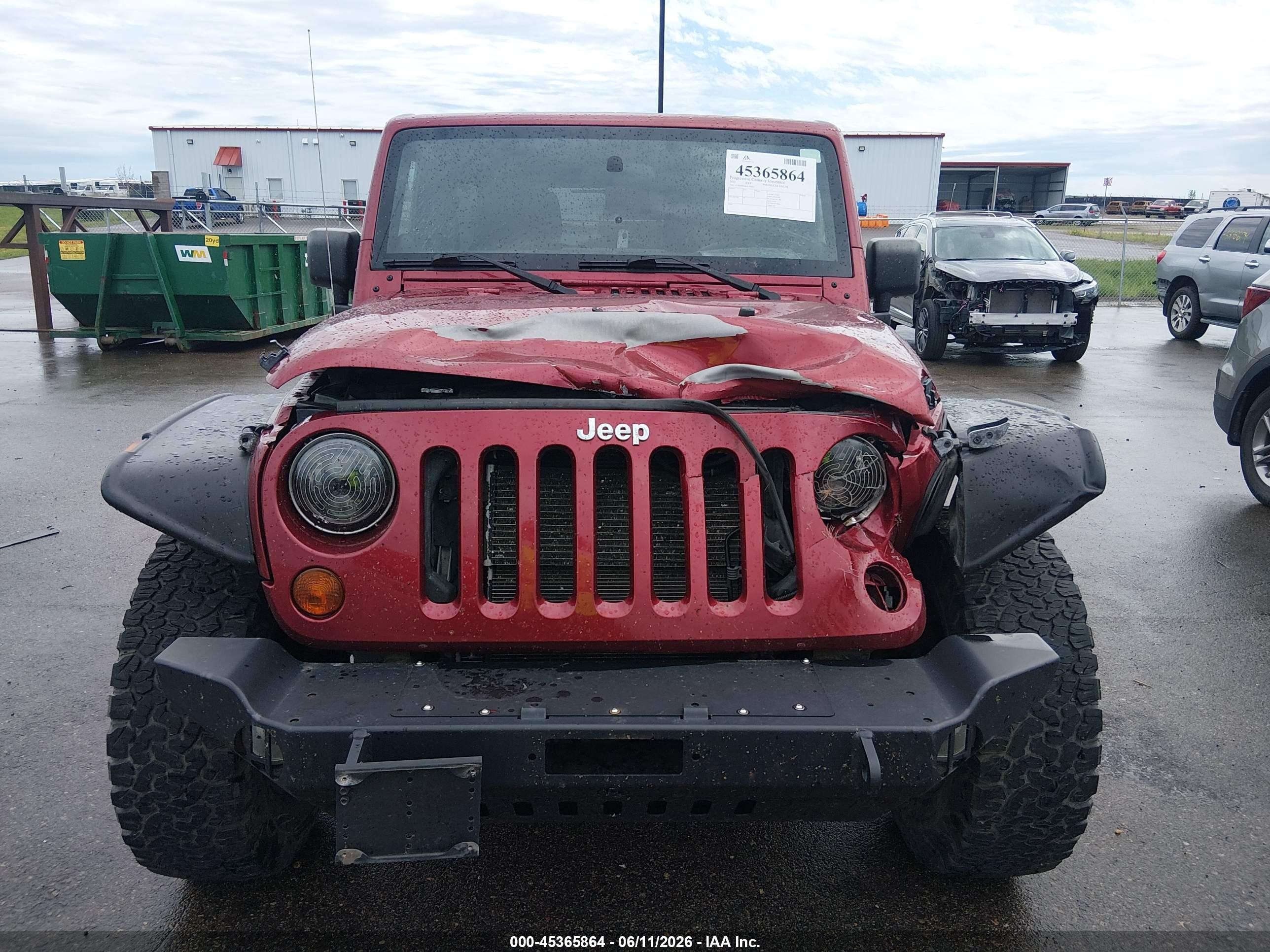 2012 Jeep Wrangler Unlimited Rubicon Burgundy vin: 1C4HJWFG4CL106851