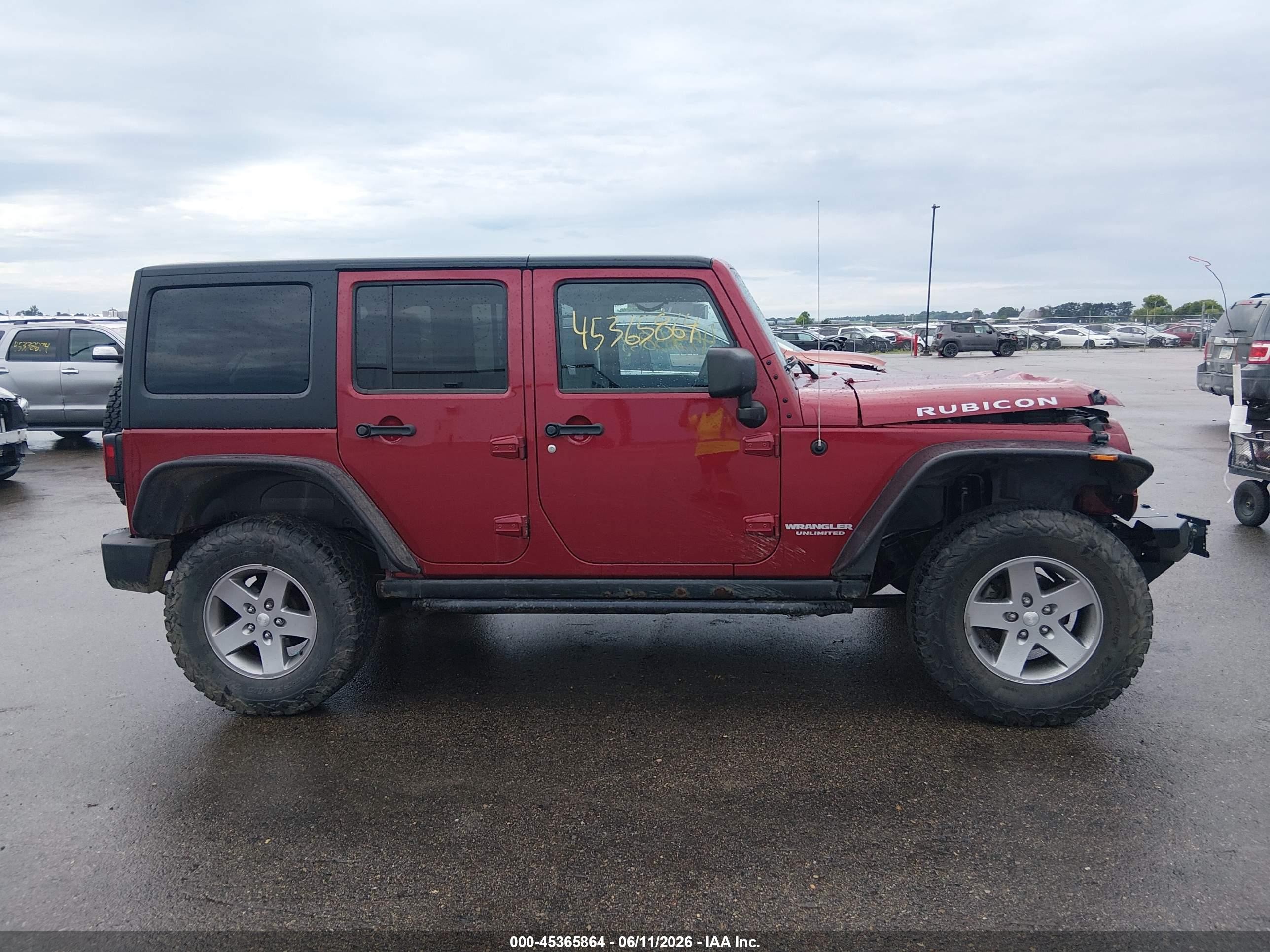 2012 Jeep Wrangler Unlimited Rubicon Burgundy vin: 1C4HJWFG4CL106851