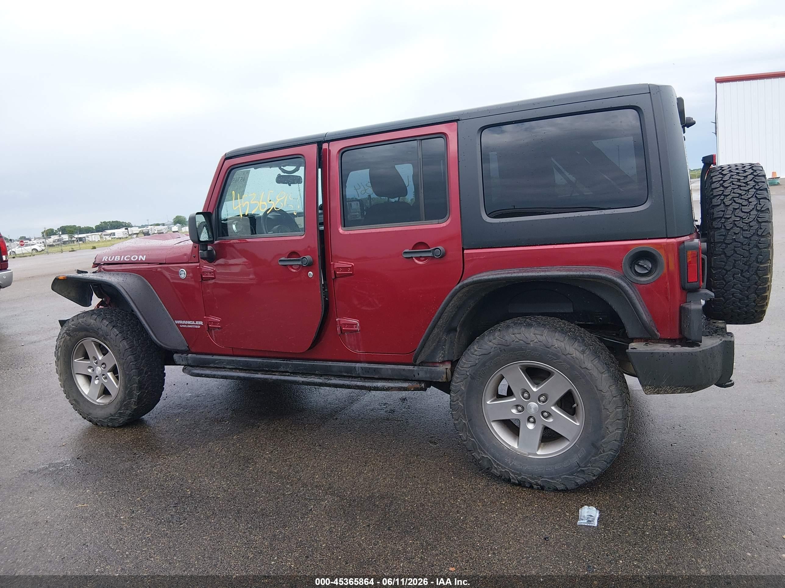 2012 Jeep Wrangler Unlimited Rubicon Burgundy vin: 1C4HJWFG4CL106851
