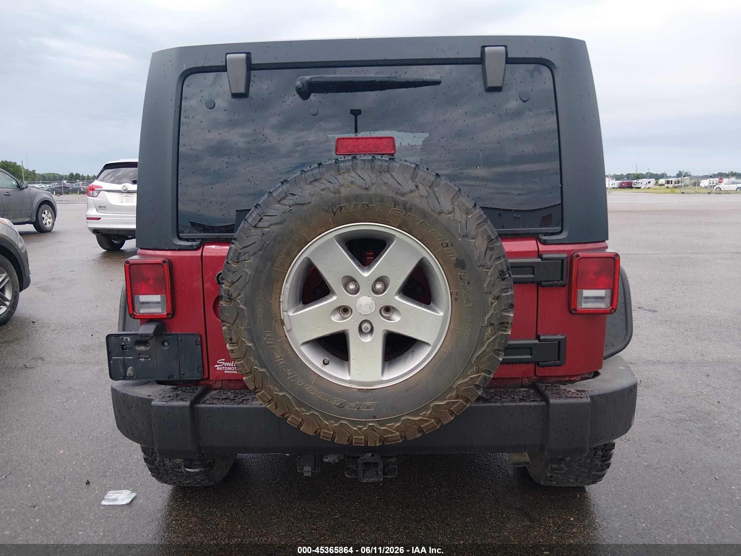 2012 Jeep Wrangler Unlimited Rubicon Burgundy vin: 1C4HJWFG4CL106851