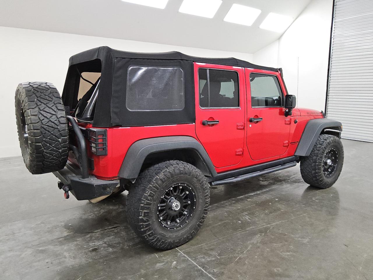 2014 Jeep Wrangler Unlimited Rubicon Red vin: 1C4HJWFG8EL118357 Damage: Right Running Board, Heavy Scratch, 1 To 2 Inches