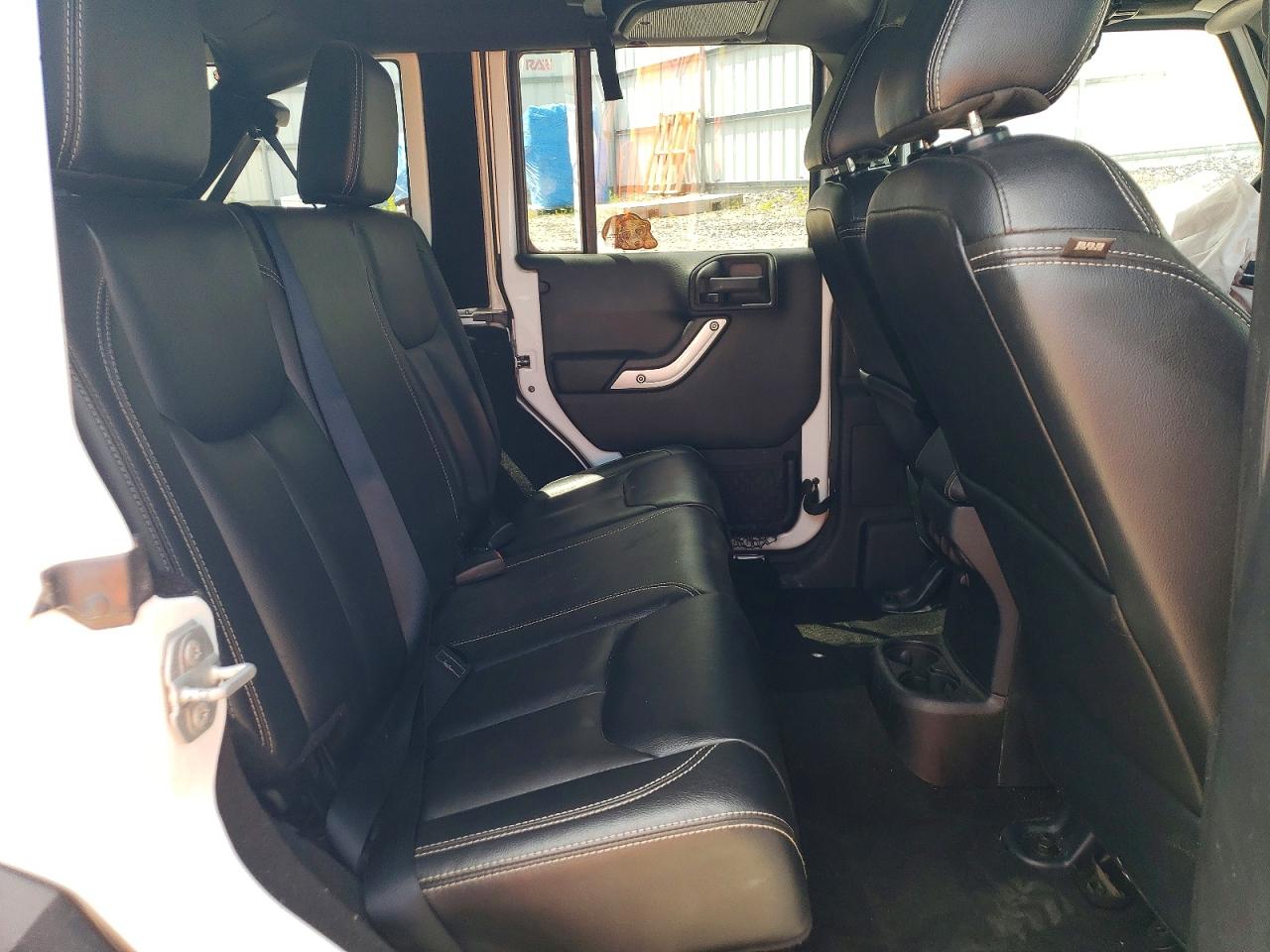 2015 Jeep Wrangler Unlimited Rubicon White vin: 1C4HJWFG9FL527517