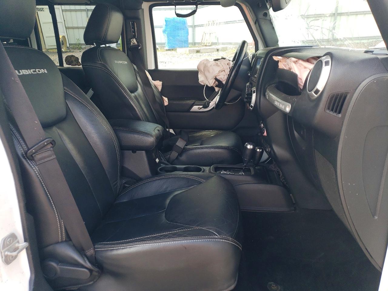 2015 Jeep Wrangler Unlimited Rubicon White vin: 1C4HJWFG9FL527517