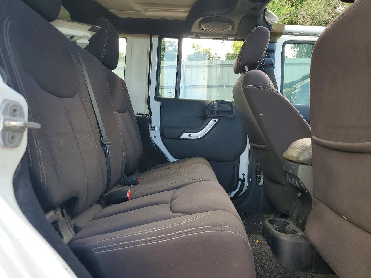 2013 Jeep Wrangler Unlimited Rubicon White vin: 1C4HJWFGXDL513266