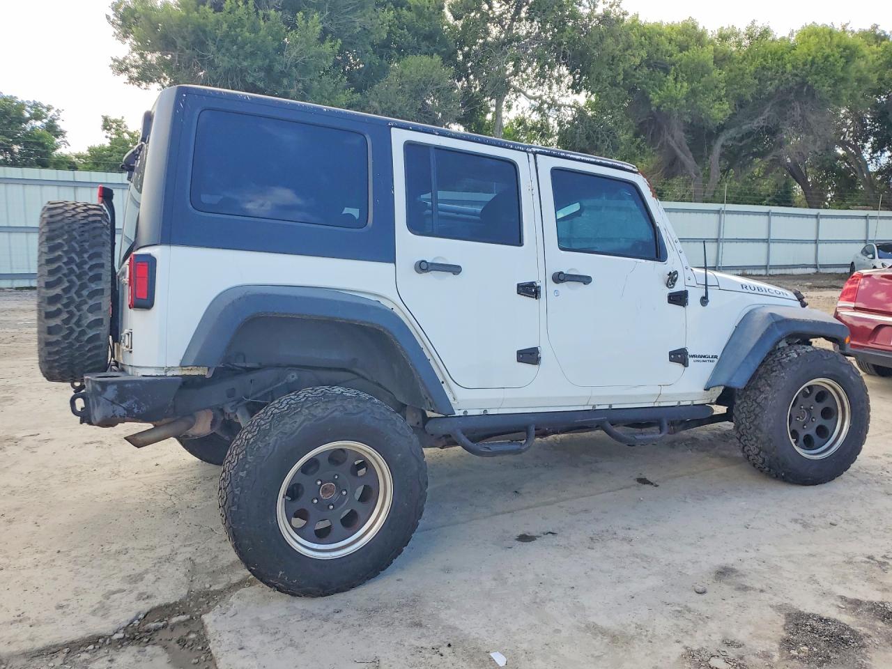 2013 Jeep Wrangler Unlimited Rubicon White vin: 1C4HJWFGXDL513266