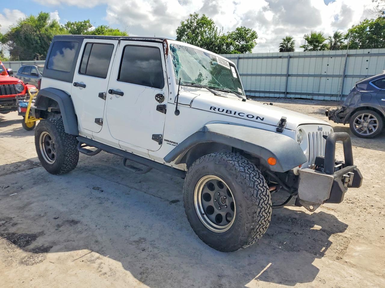 2013 Jeep Wrangler Unlimited Rubicon White vin: 1C4HJWFGXDL513266