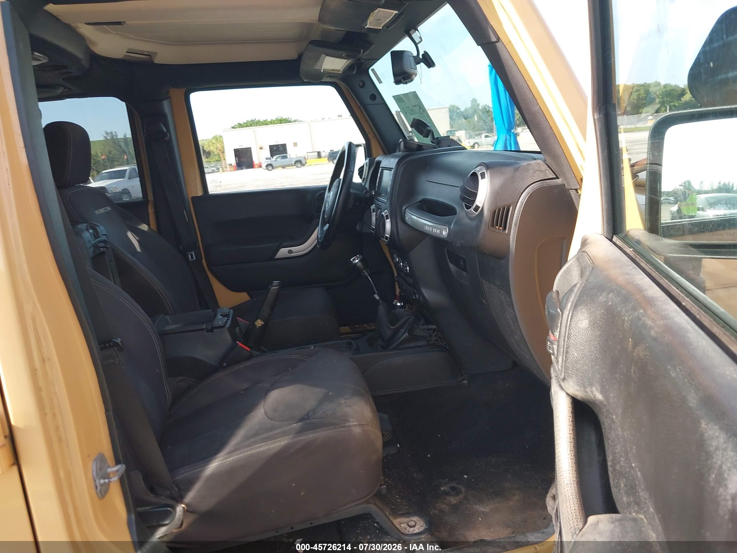2014 Jeep Wrangler Unlimited Rubicon Cream vin: 1C4HJWFGXEL112155