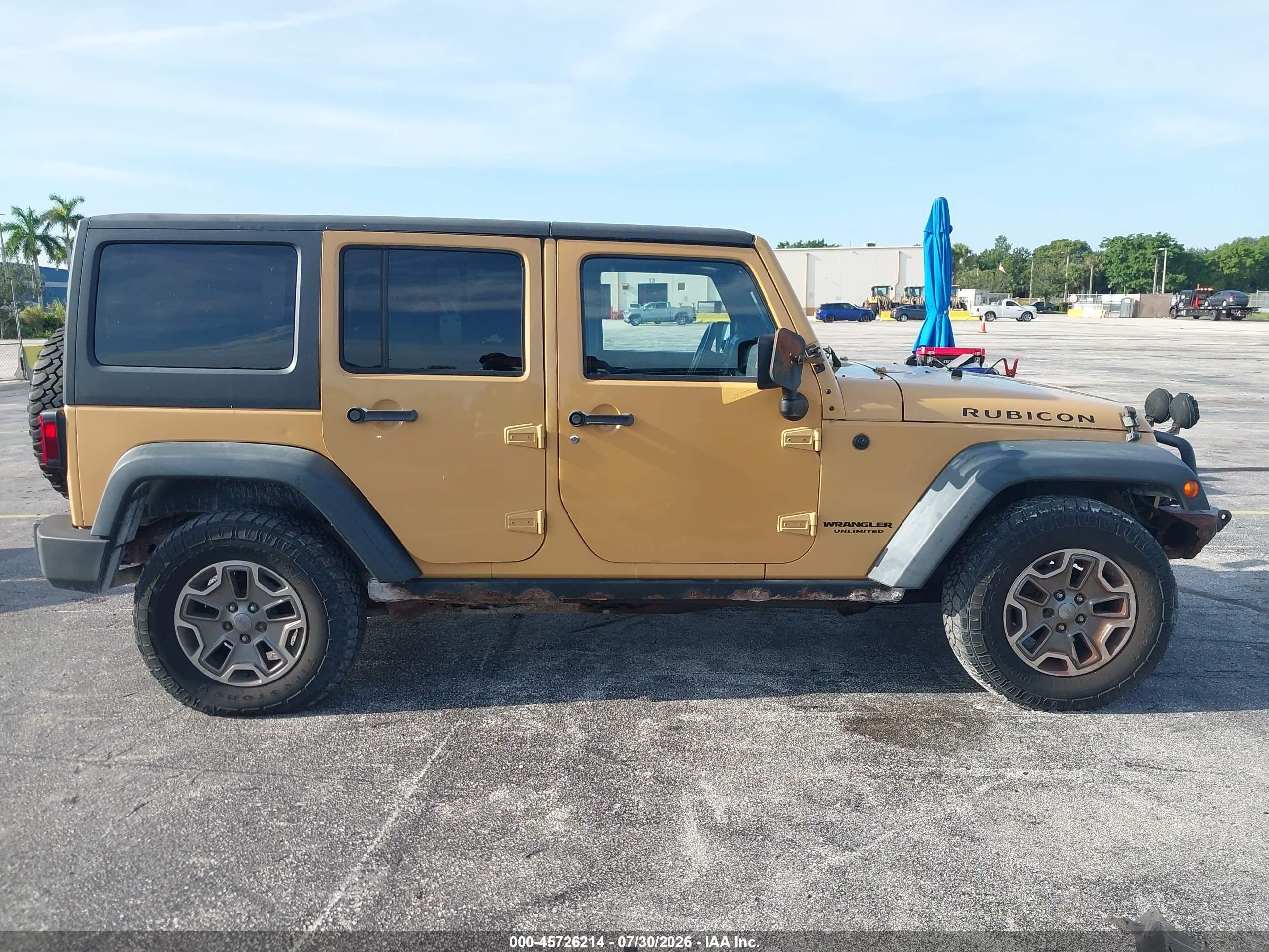 2014 Jeep Wrangler Unlimited Rubicon Cream vin: 1C4HJWFGXEL112155