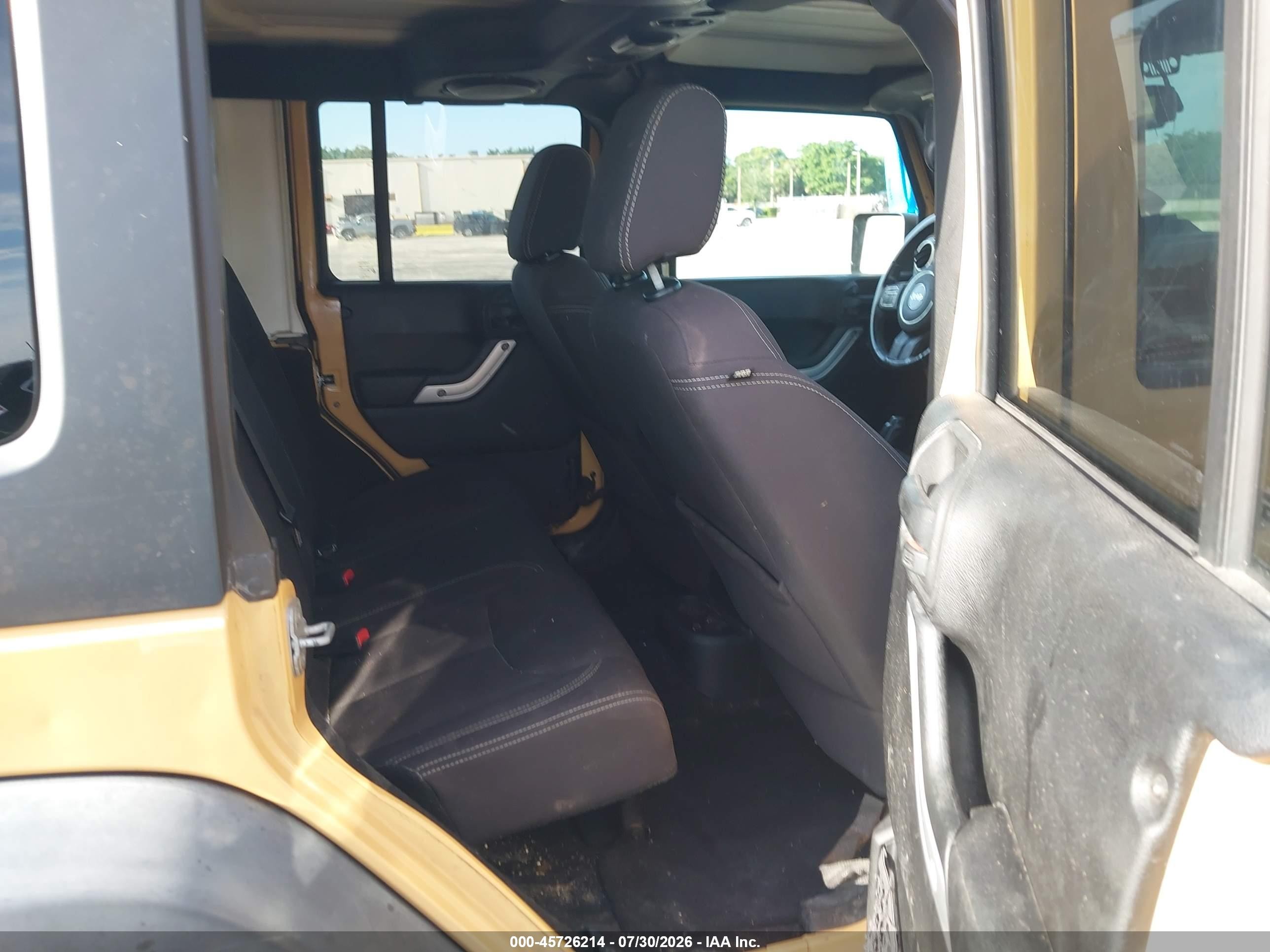 2014 Jeep Wrangler Unlimited Rubicon Cream vin: 1C4HJWFGXEL112155