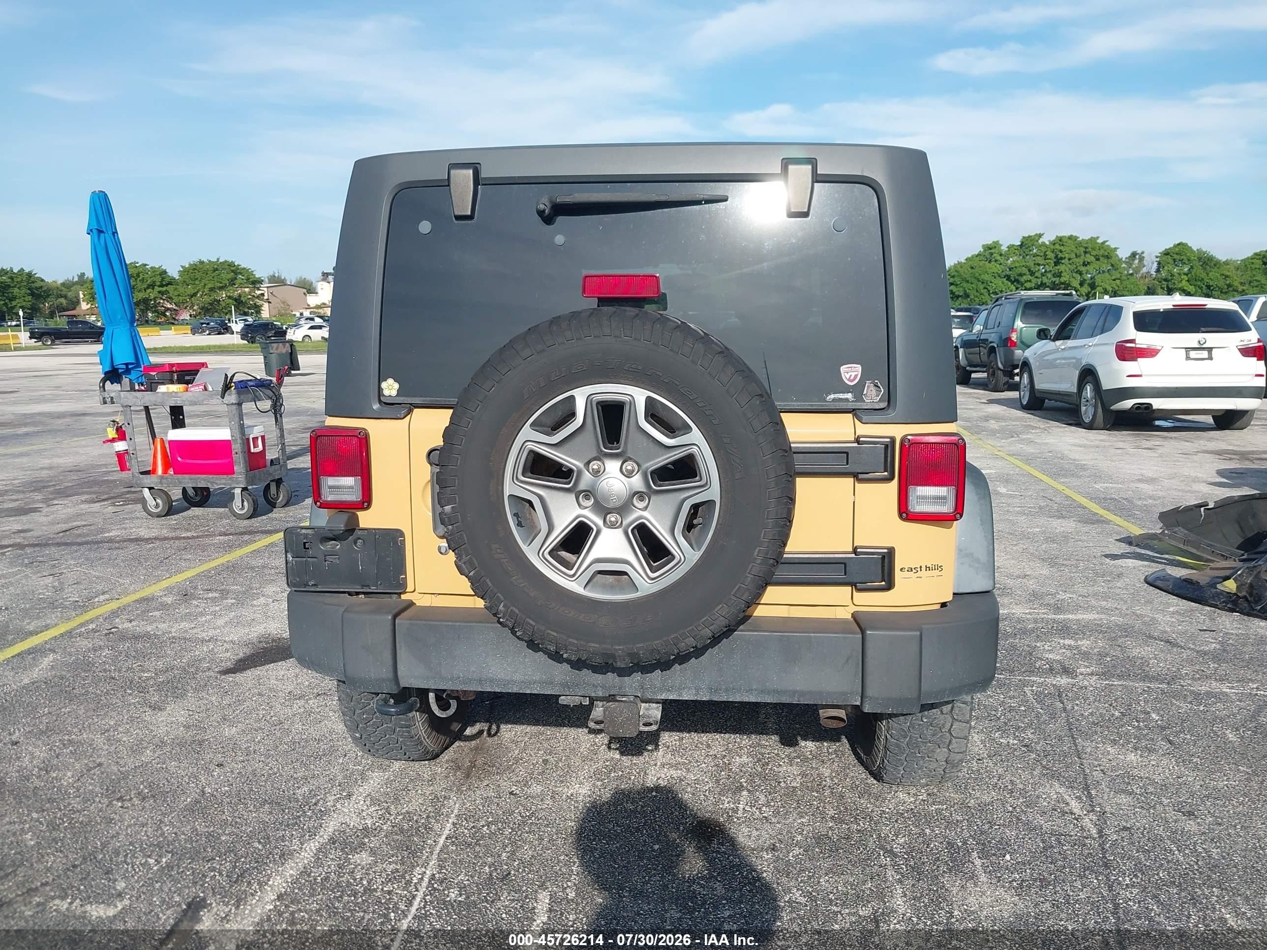 2014 Jeep Wrangler Unlimited Rubicon Cream vin: 1C4HJWFGXEL112155