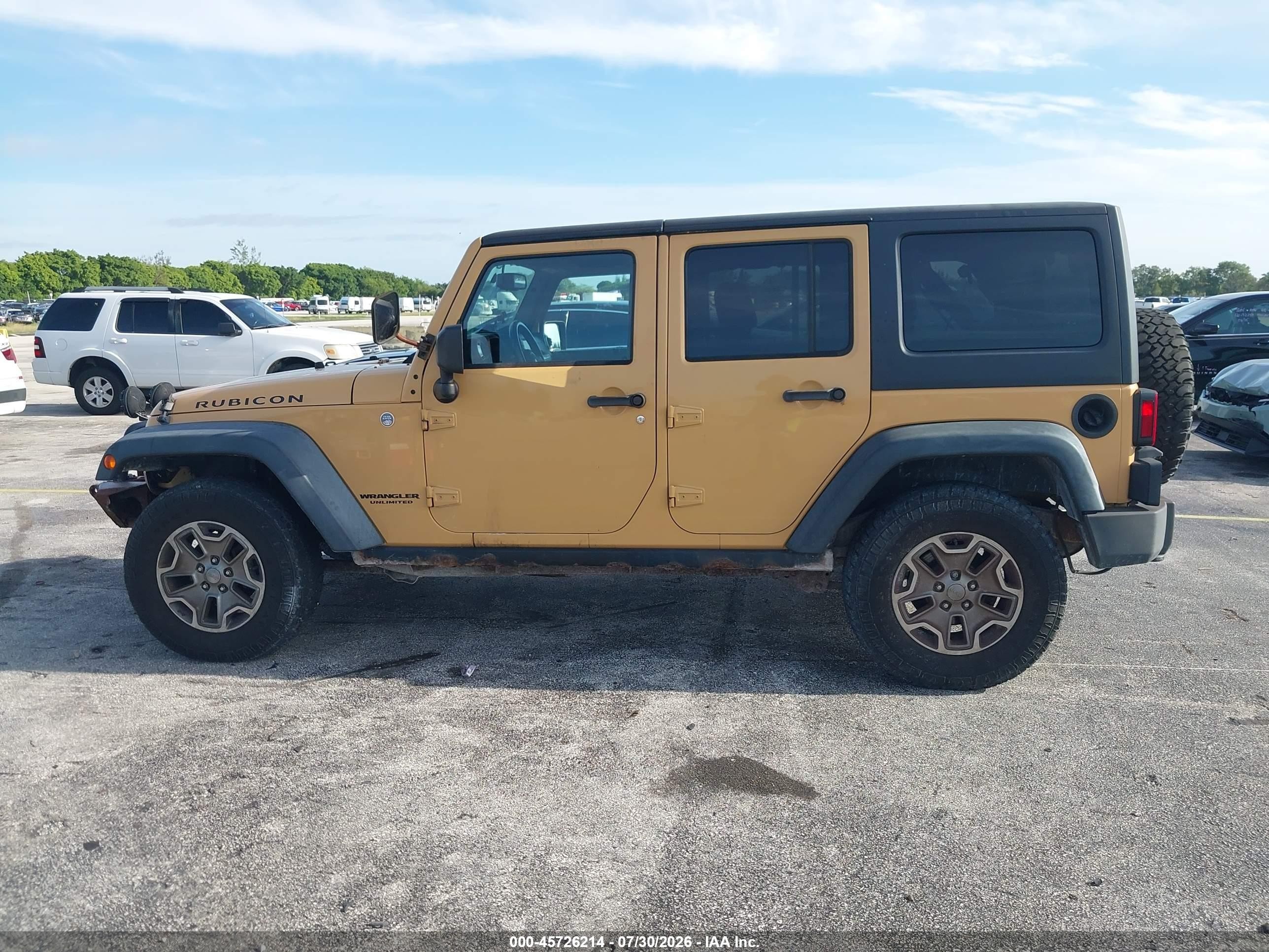 2014 Jeep Wrangler Unlimited Rubicon Cream vin: 1C4HJWFGXEL112155